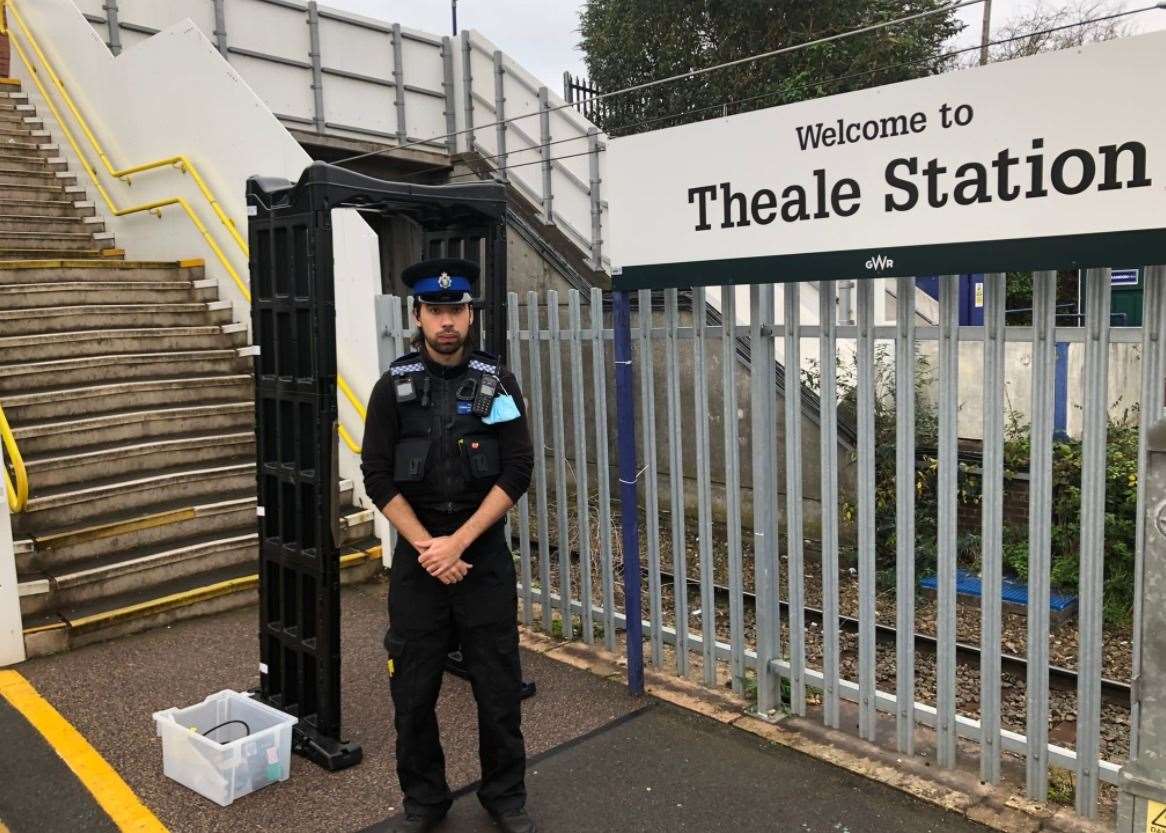 Officers carrying out knife checks in Pangbourne. Picture by: Thames Valley Police West Berkshire. (53208897)