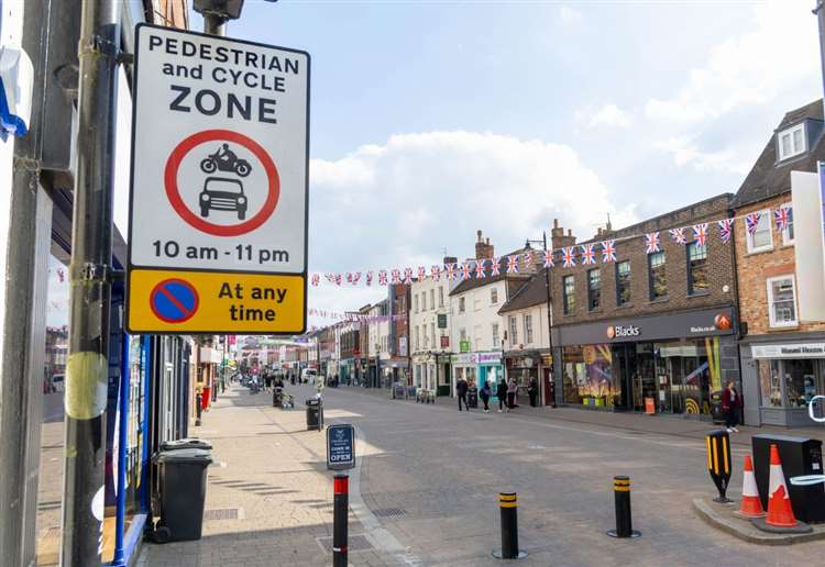 POLL: Do you think the trial of extended pedestrianisation hours in Newbury town centre is working?