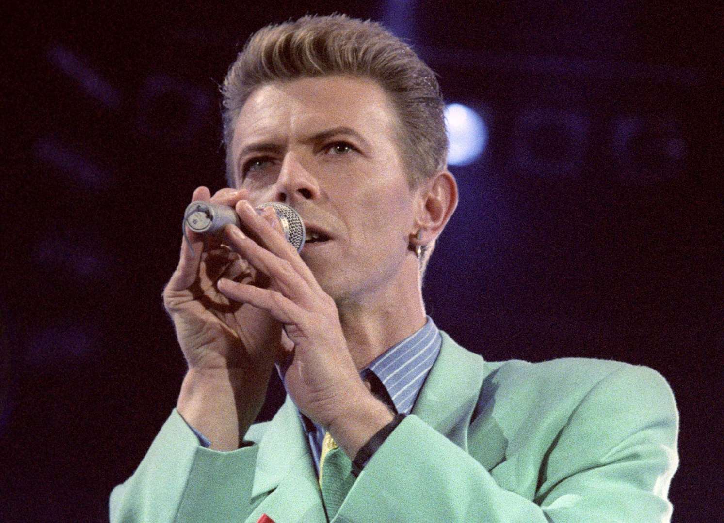 Starman… David Bowie on stage during the Freddie Mercury Tribute Concert for Aids Awareness in 1992