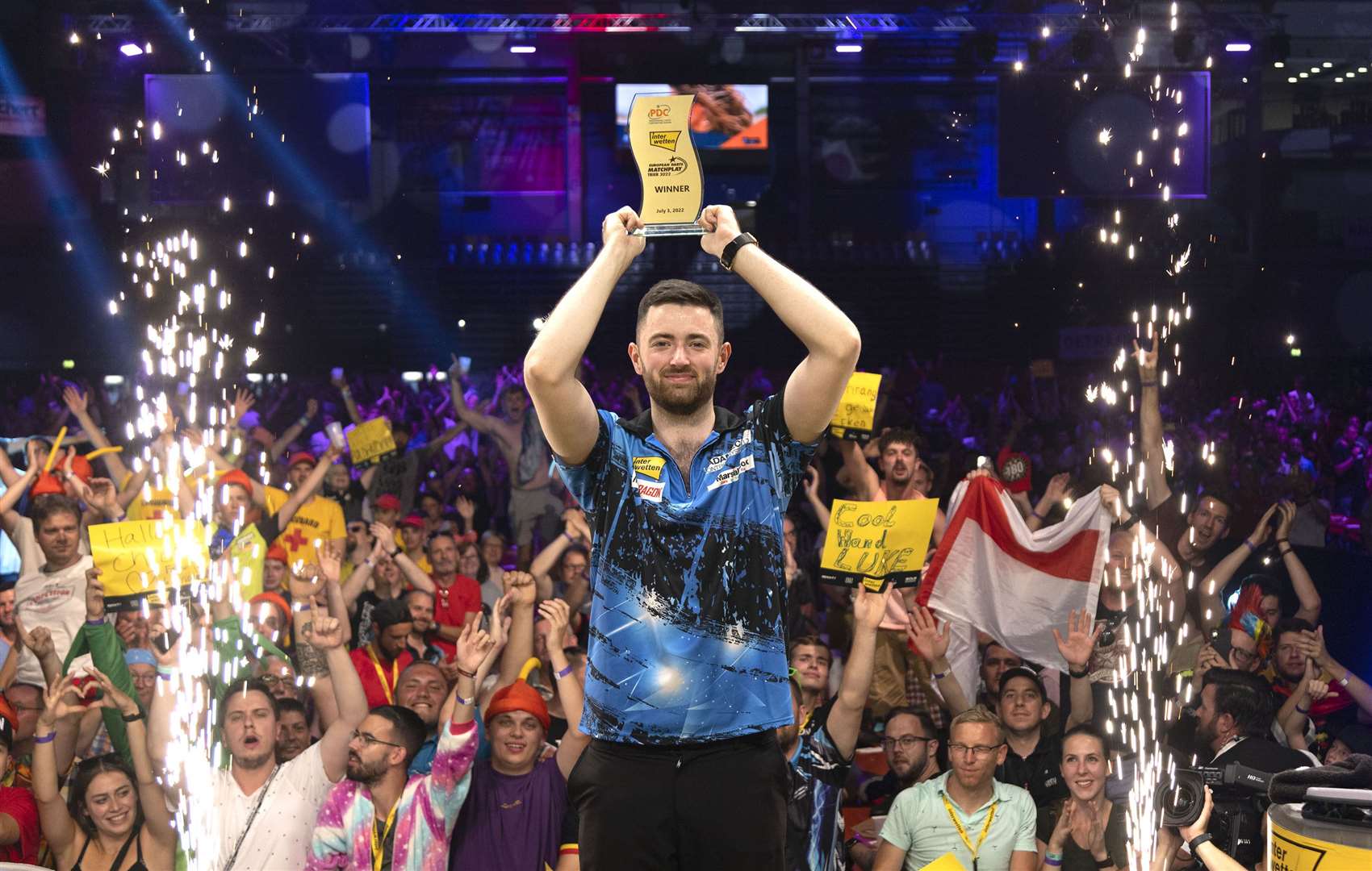 Humphries with the European Darts Matchplay trophy. Kais Bodensieck/PDC Europe