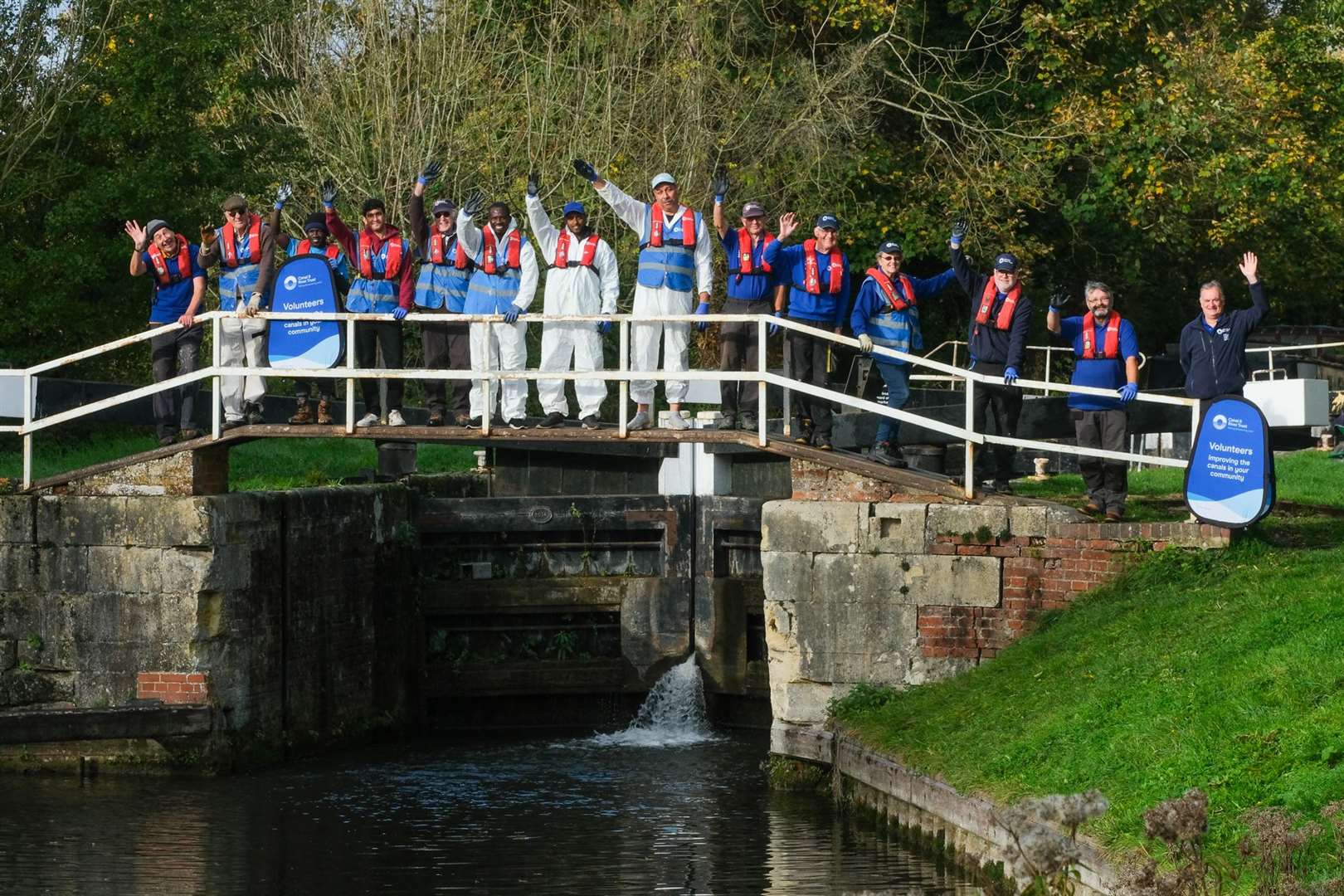 Canal and River Trust volunteers with asylum seekers at Bulls Lock in Newbury