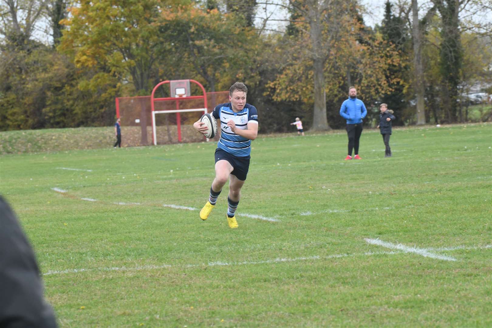 Freddie Beharrell breaks away out wide