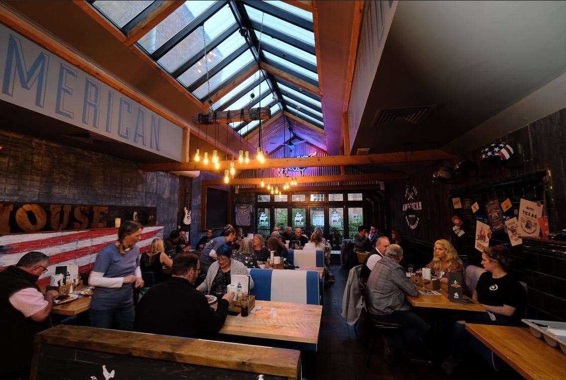 Diners enjoy their meals and drinks at Blue Smokehouse (51818103)
