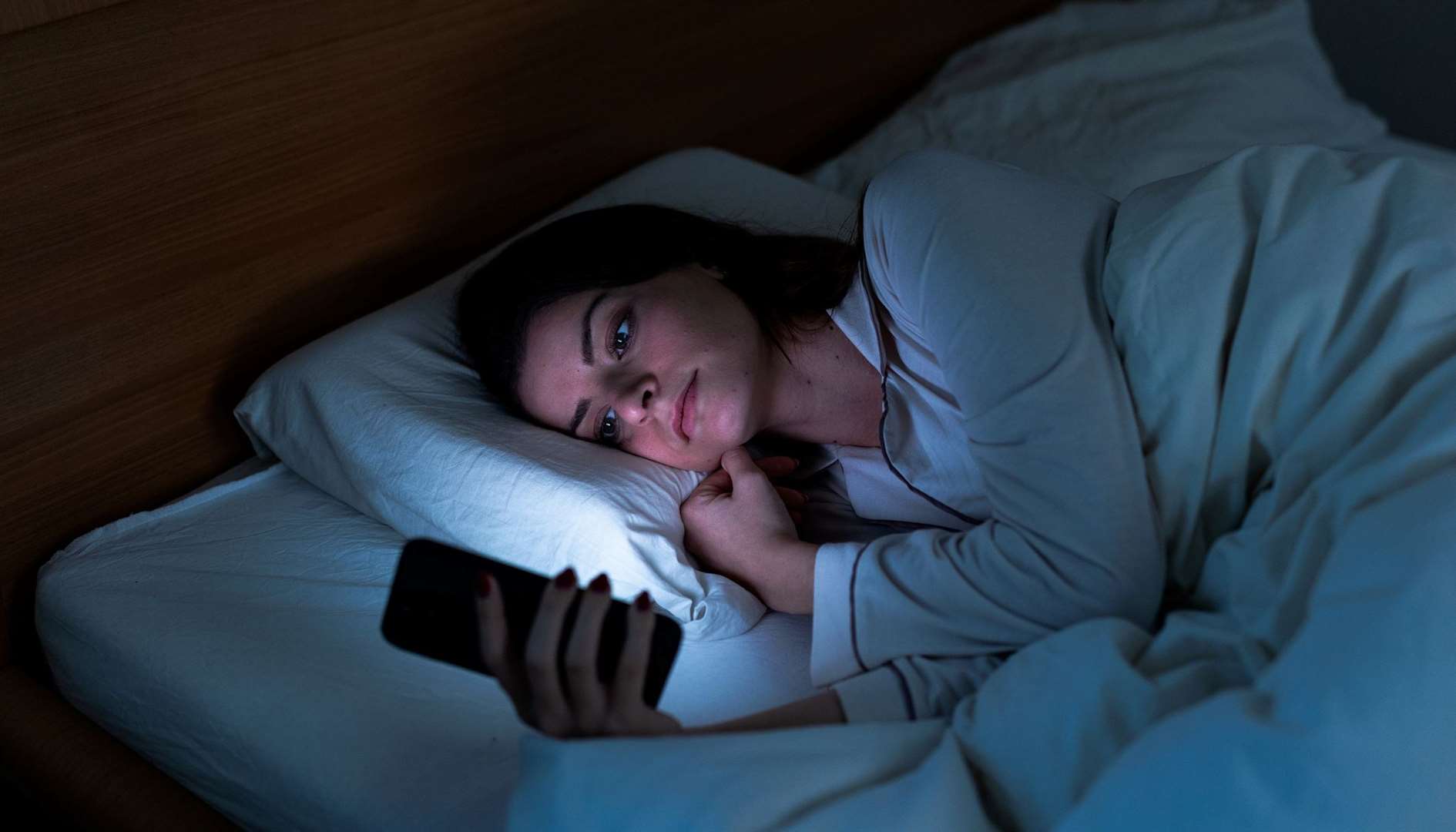 Smartphone usage, especially in bed, impacts your experience of sleep and directly leads to poor sleep quality