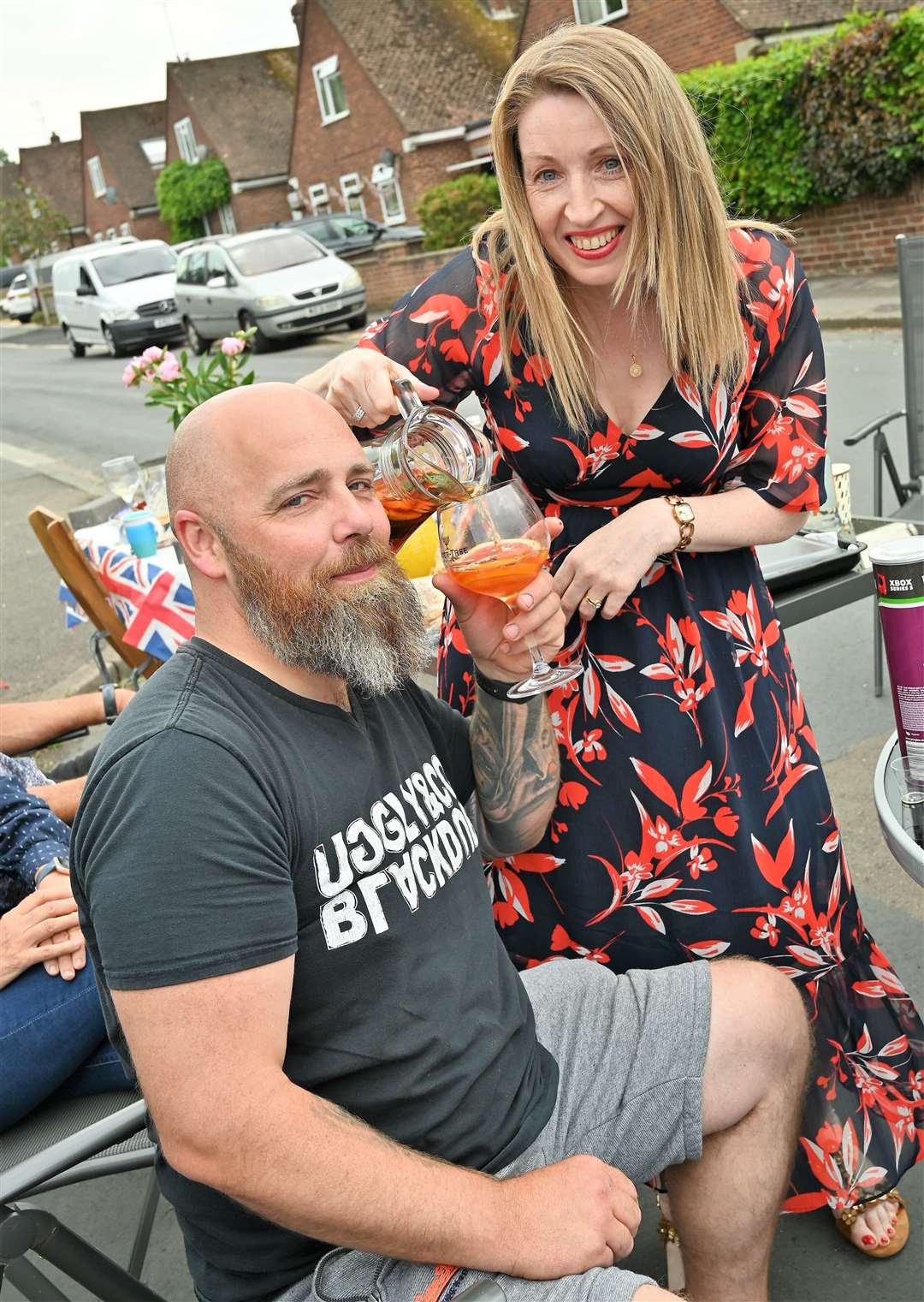Abbots Road, Newbury Steve Riddex & Christine Topiwala serving Sangria (57089928)