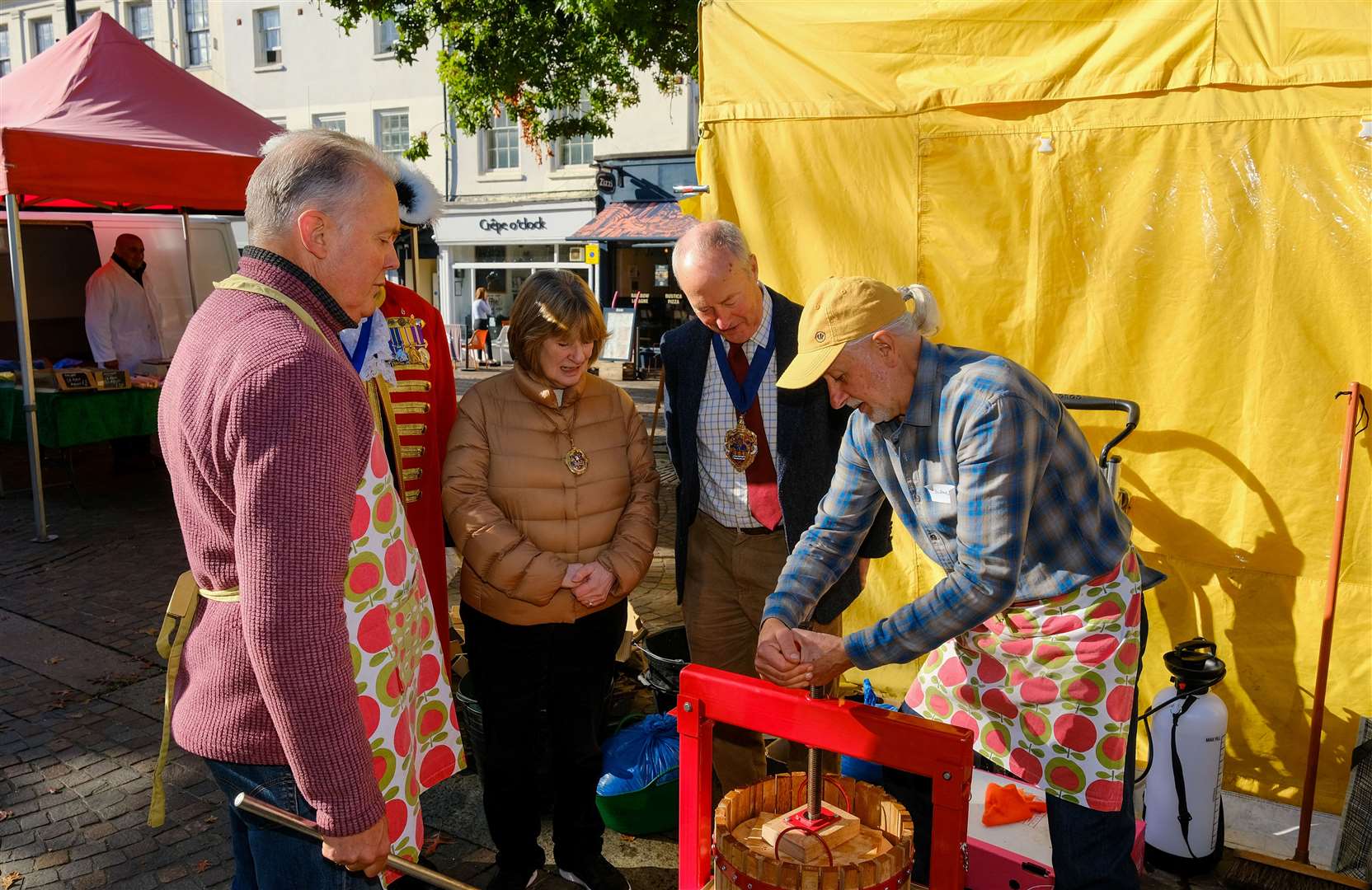 Blake Ludwig showing Newbury Mayor Nigel Foot how to use the press