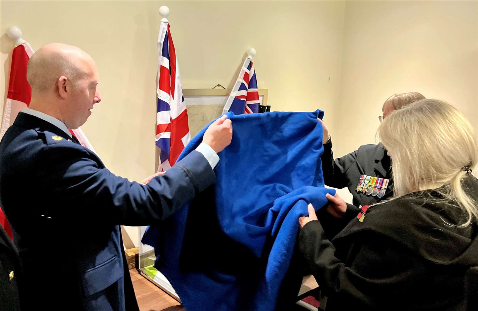 Major Preston Smith and Keri Brunning unveiling the model Lancaster bomber. Credit: Mirek Gosney