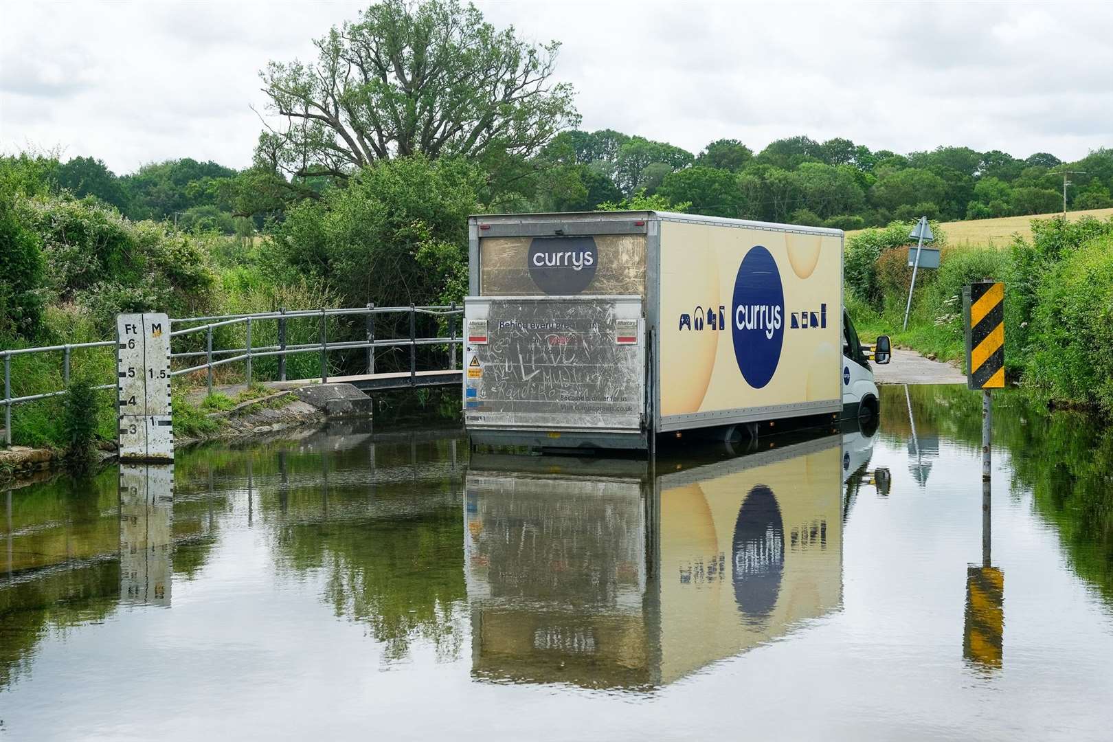 Delivery lorry stuck in Bucklebury ford
