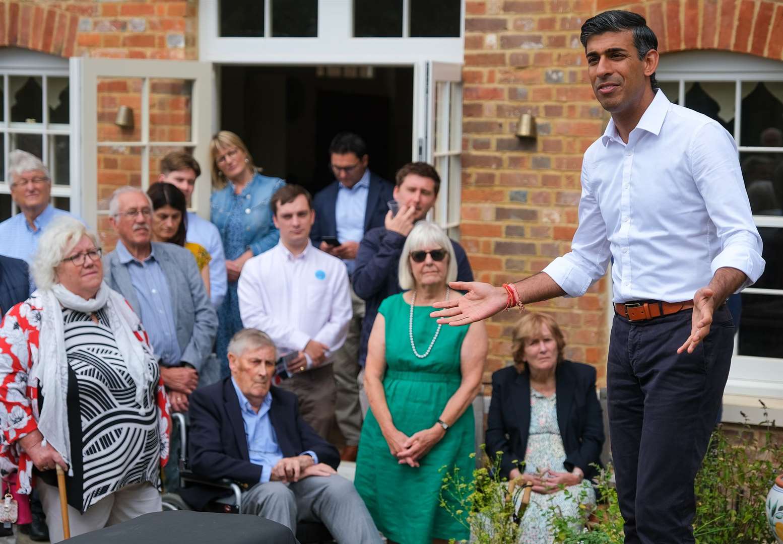Rishi Sunak meets members of the local Conservative Association
