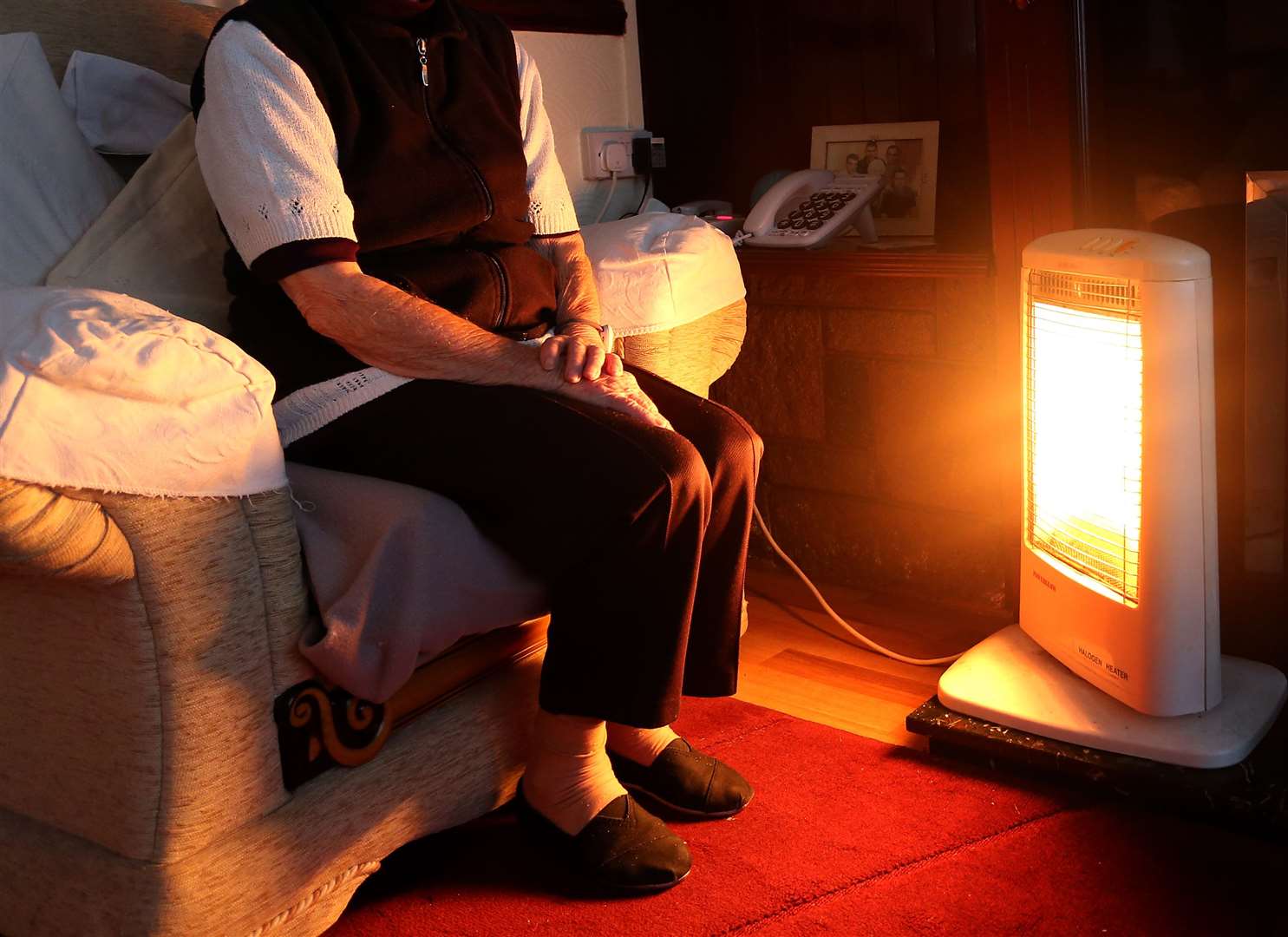 People struggling to heat their homes should concentrate on heating one room to stay warm