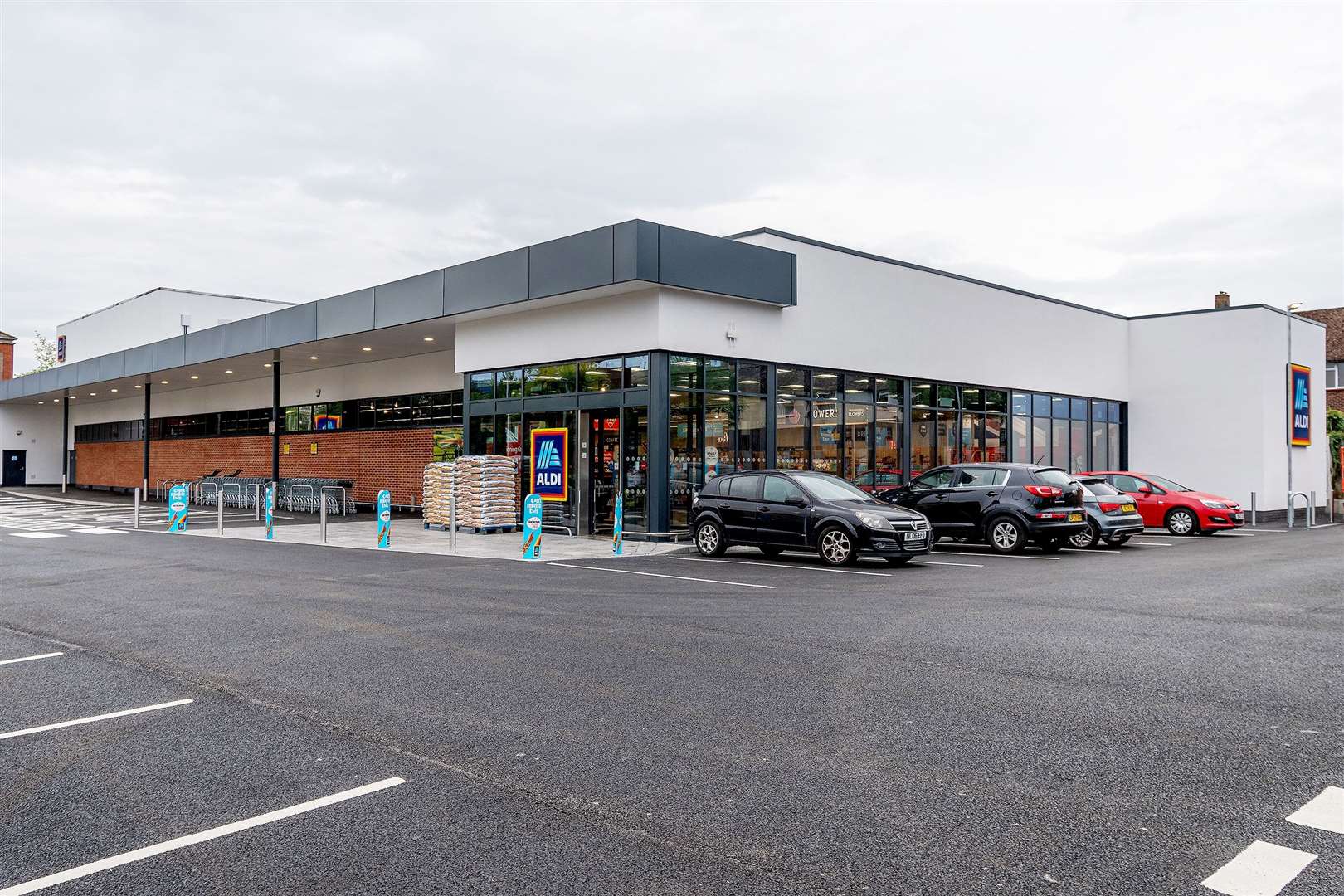 Aldi on London Road in Newbury reopens after “significant” refurbishment and extension