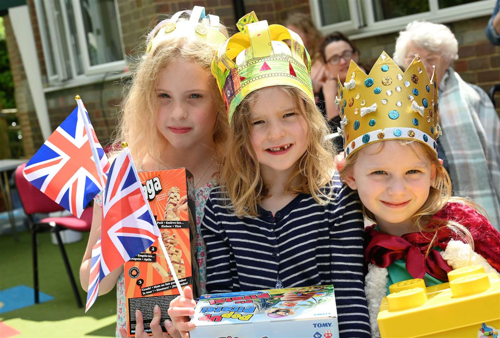 Willow Watts (6) Cora Smith (5) and Darcey Hopkins (8) (56983384)