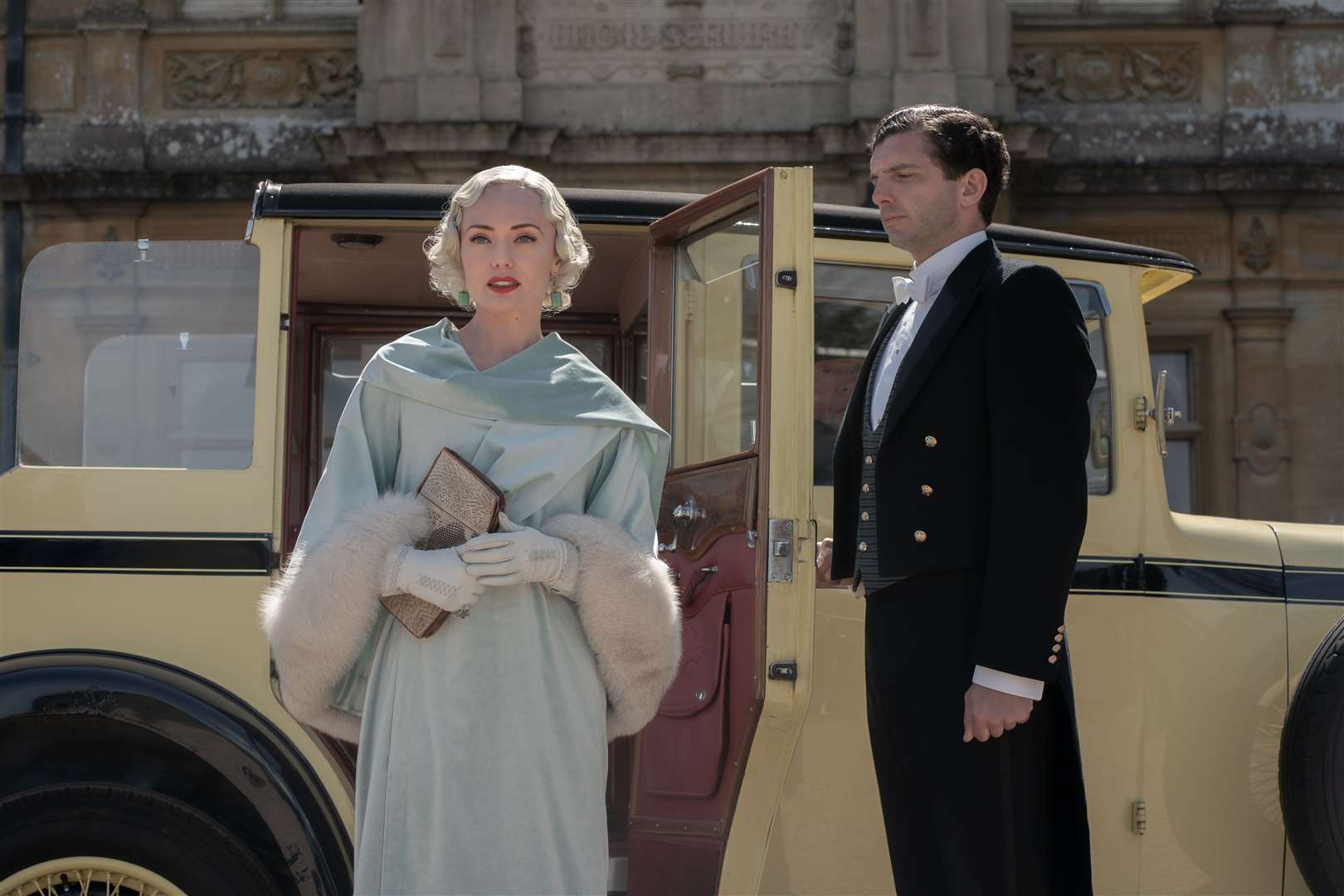 Laura Haddock stars as Myrna Dalgleish and Michael Fox as Andy in DOWNTON ABBEY: A New Era, a Focus Features release. Credit: Ben Blackall / © 2021 Focus Features, LLC (56442300)