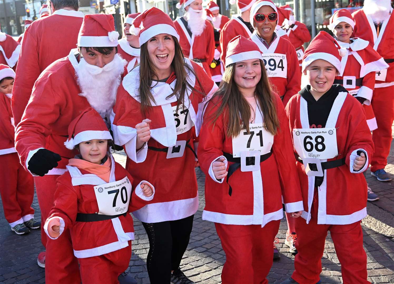 Newbury Santa Run pic chris forsey 28/11/21.Ref:48-1821. (53386138)