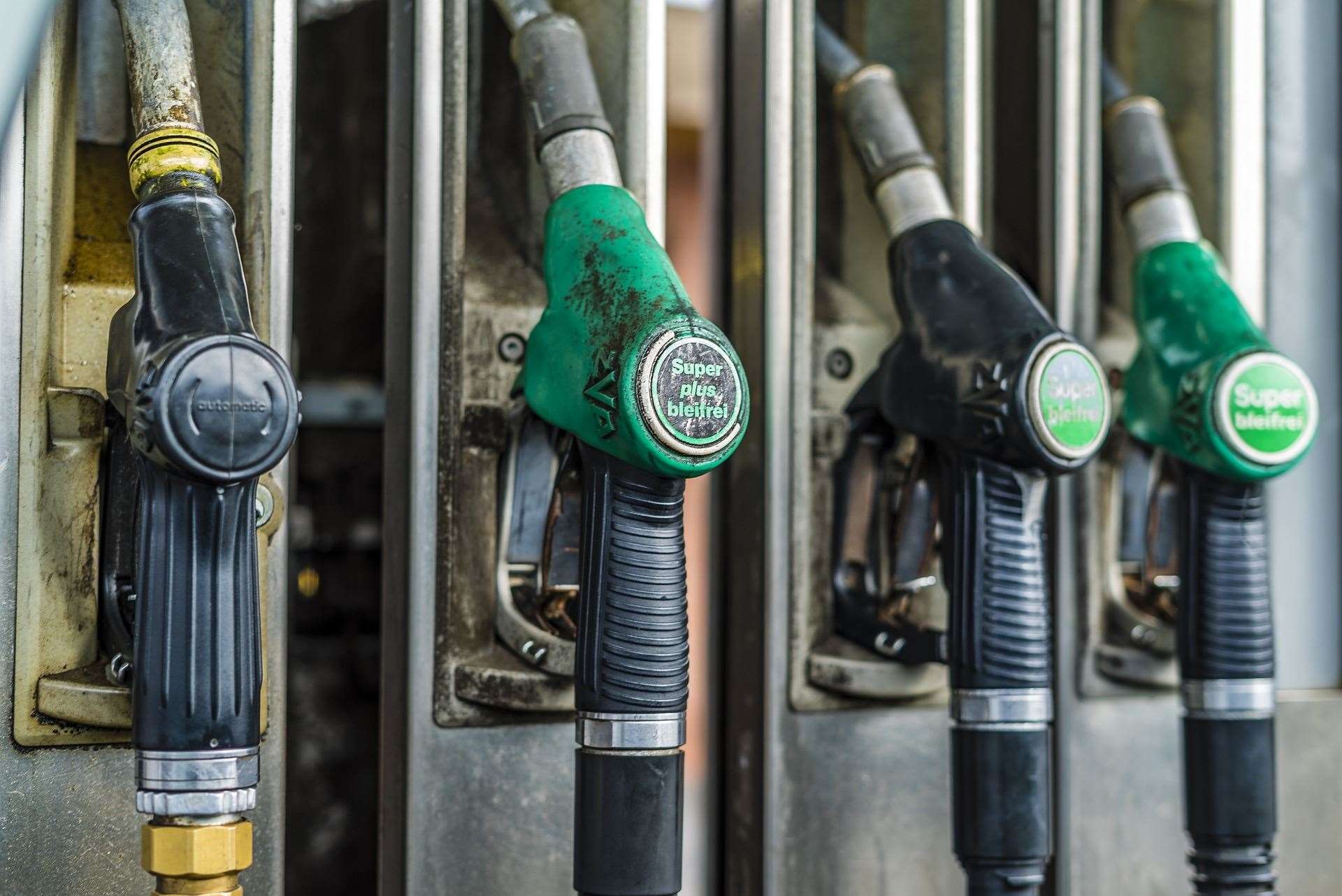 “We are all being ripped off as all the Newbury petrol stations seem to be working together to keep prices high” - Newbury motorists continue to be angry at petrol prices in the area