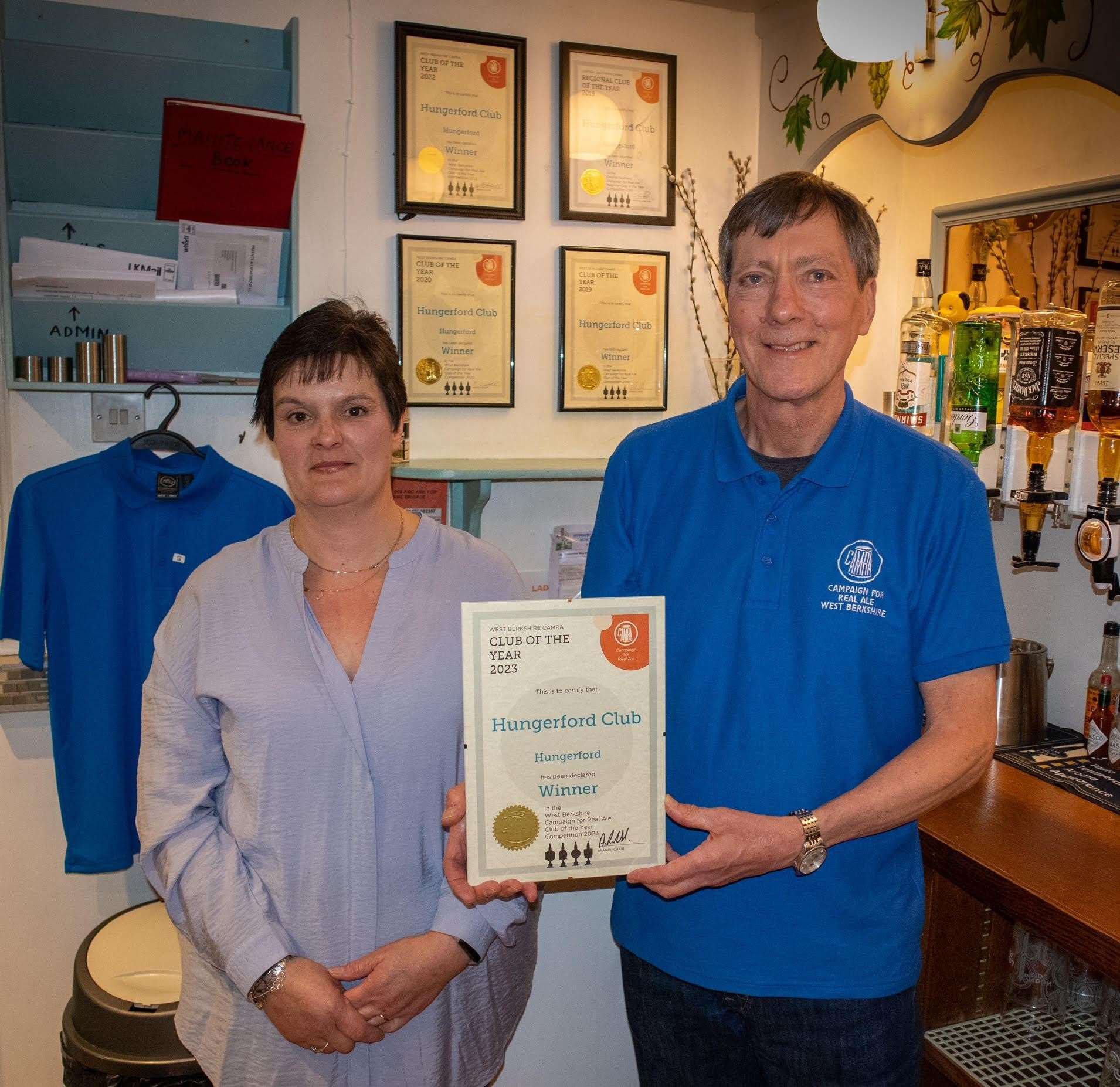 Mike Avery presents Debbie Hutchins with the West Berkshire CAMRA Club of the Year 2023 award