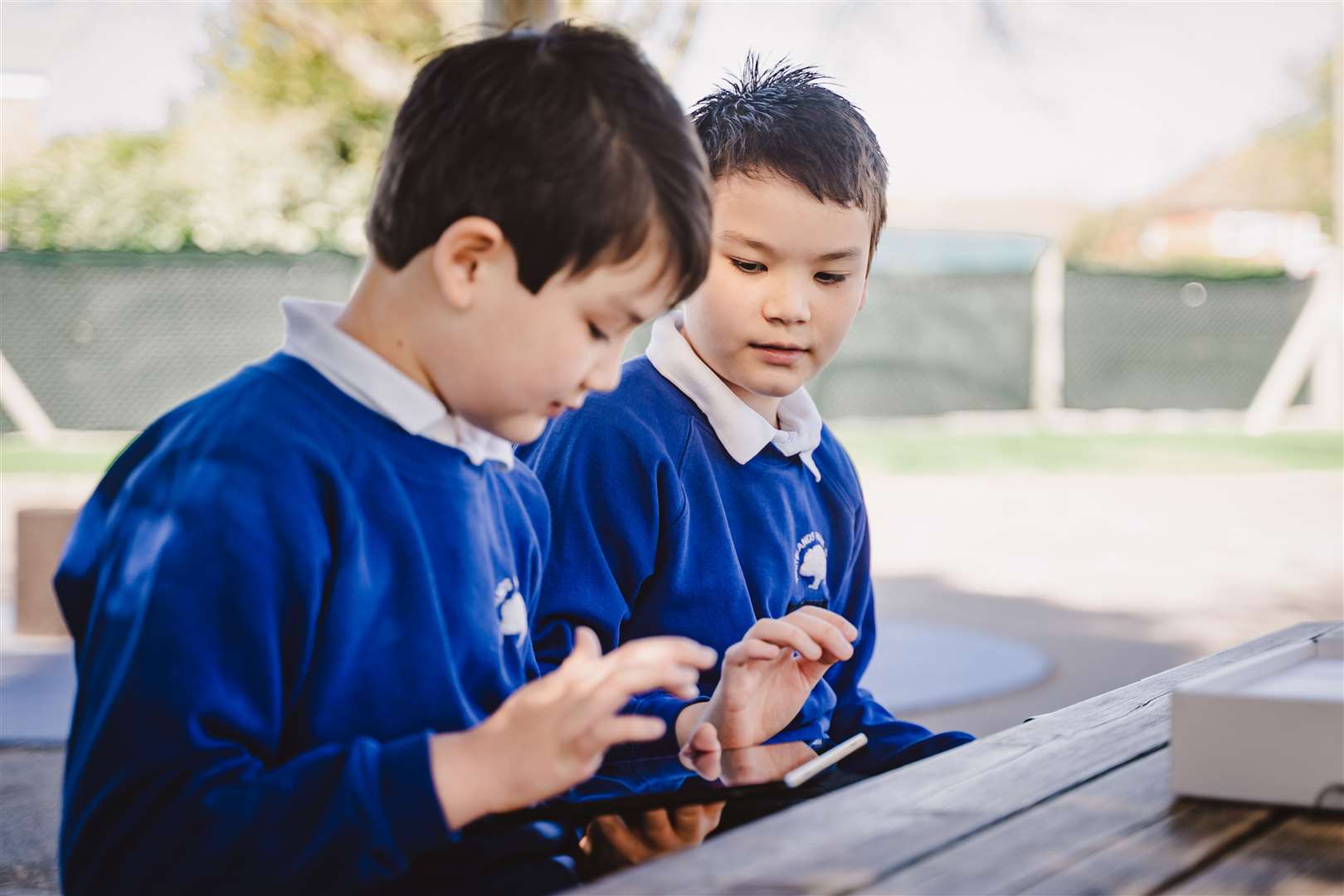 Whitelands Park Primary School pupils with tablets donated by Yopa (46429874)