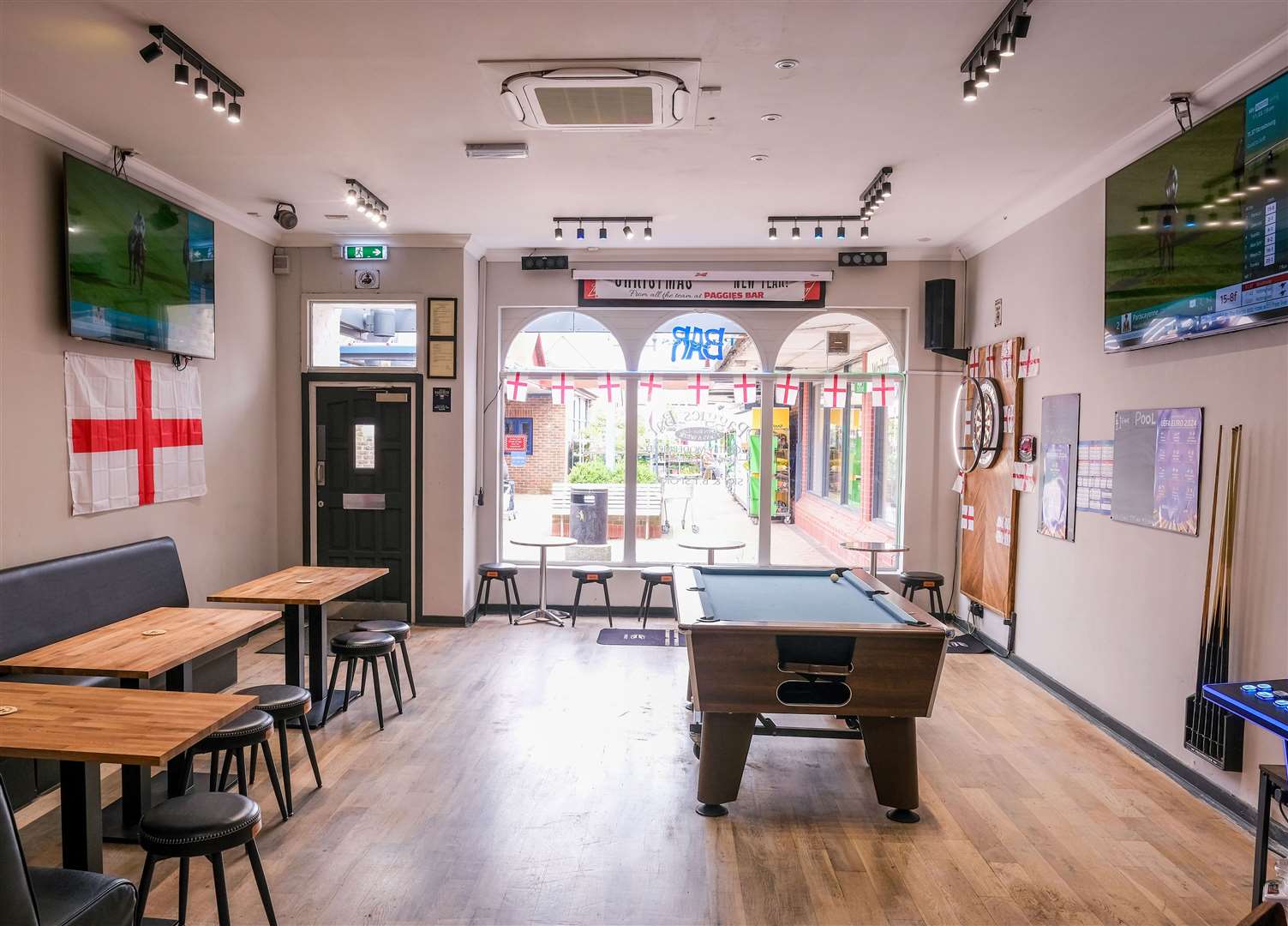 Paggies bar in Thatcham