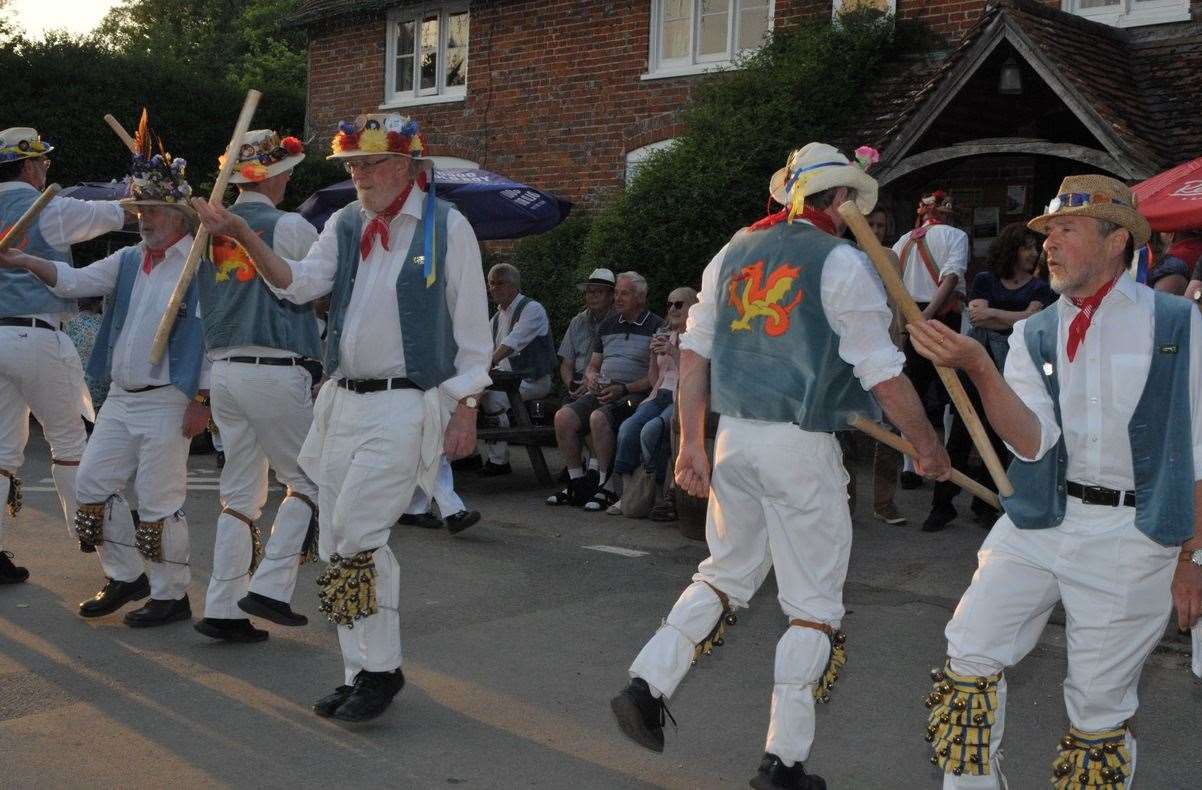 Icknield Way and Kennet morris men at The Bell, Aldworth Pic: Geoff Fletcher