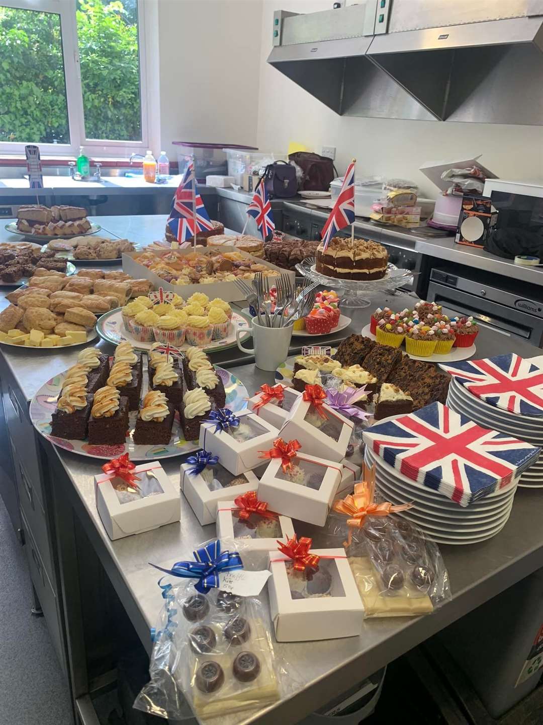 Cakes on offer (57016908)