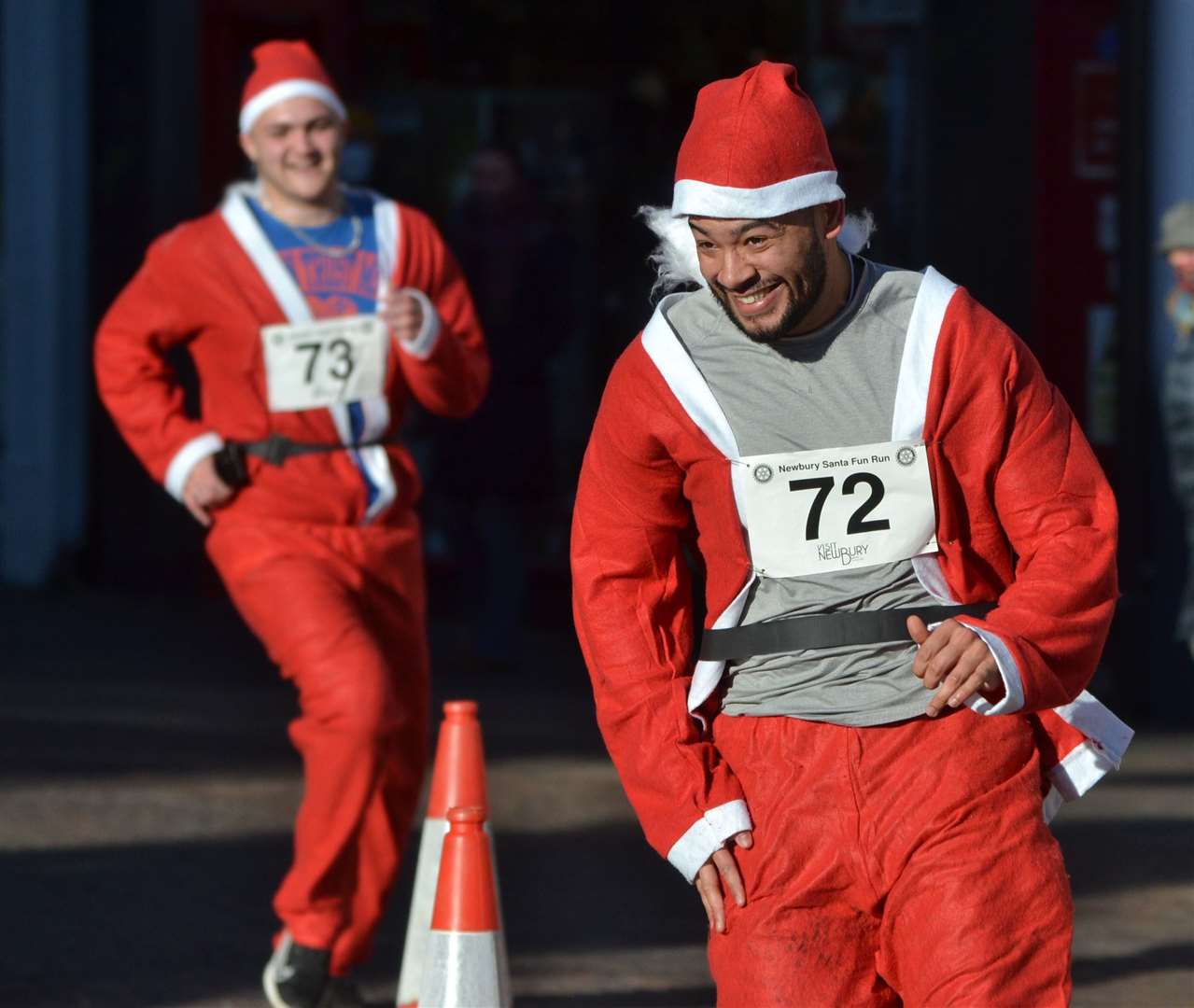 Newbury Santa Run pic chris forsey 28/11/21.Ref:48-1821. (53386168)