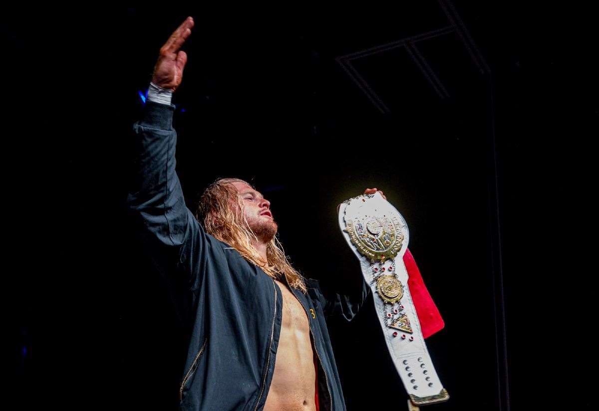 Champion Chris Bronson - Photo: Emma Meek