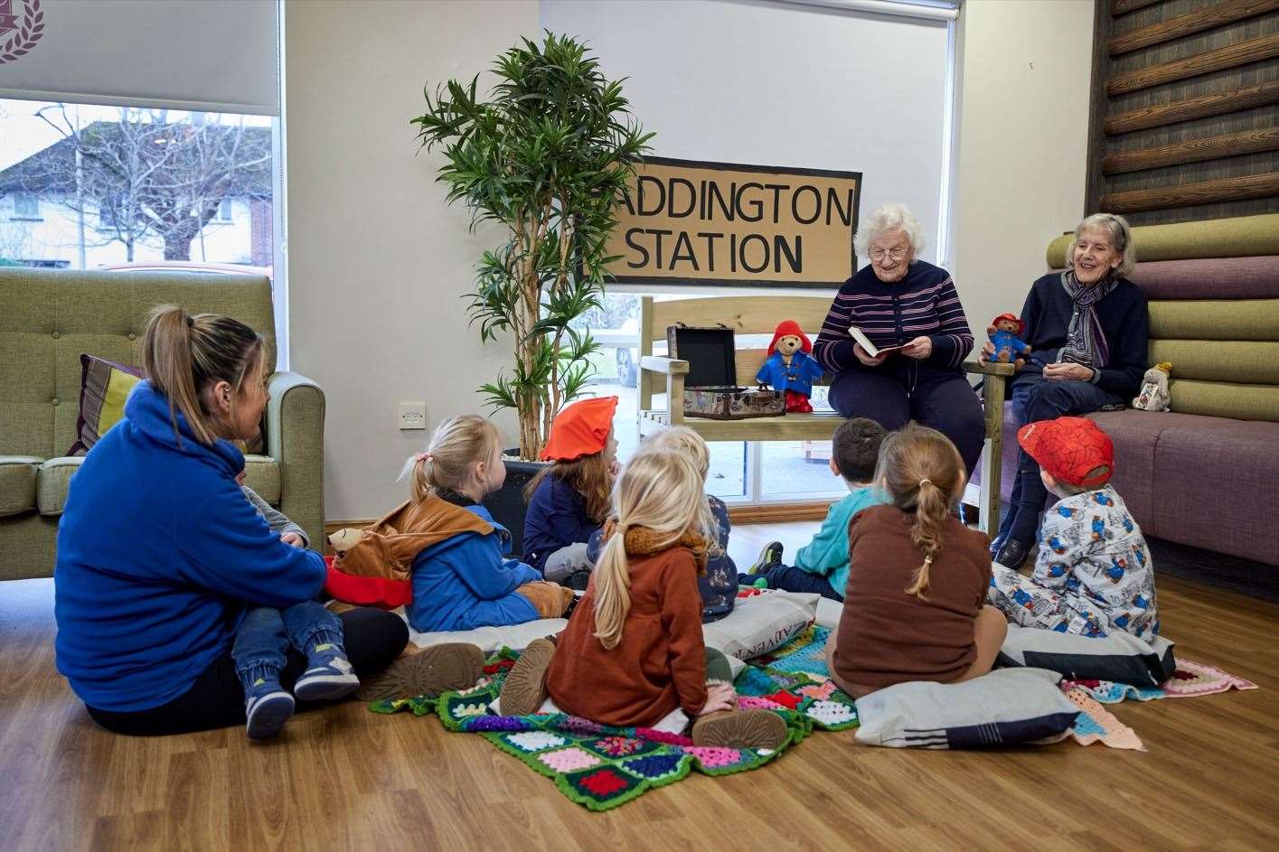 Alma Deaking and Helga Patrikios reading with the children