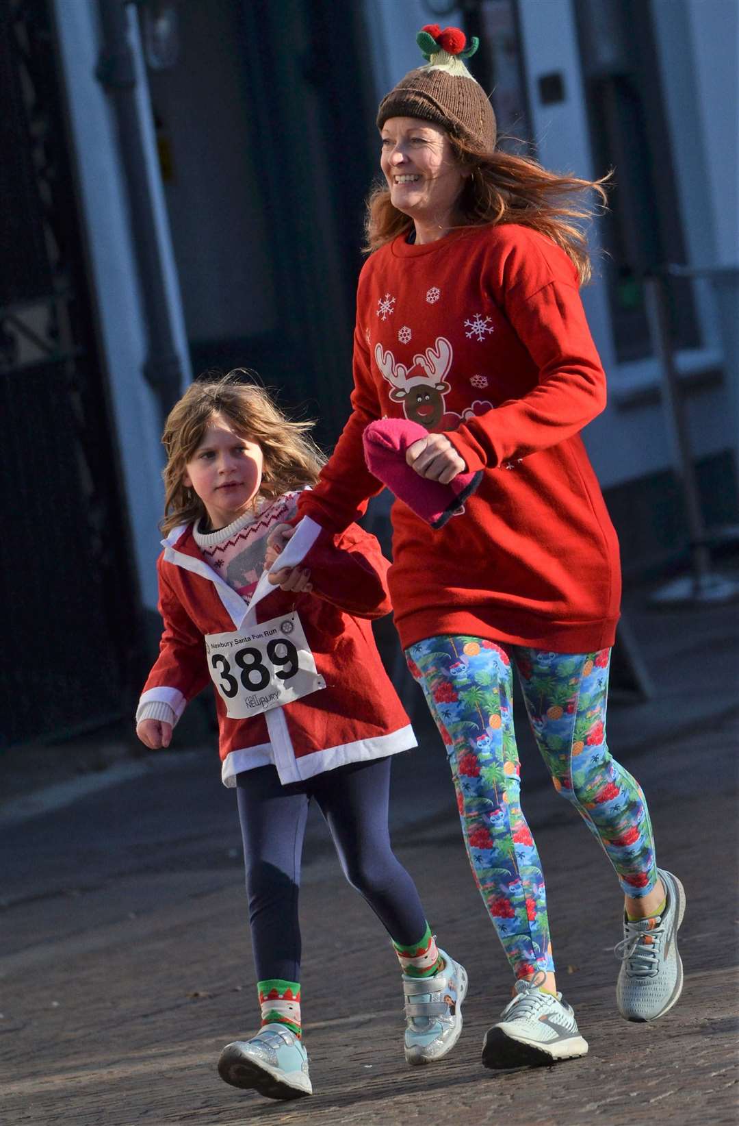 Newbury Santa Run pic chris forsey 28/11/21.Ref:48-1821. (53386158)