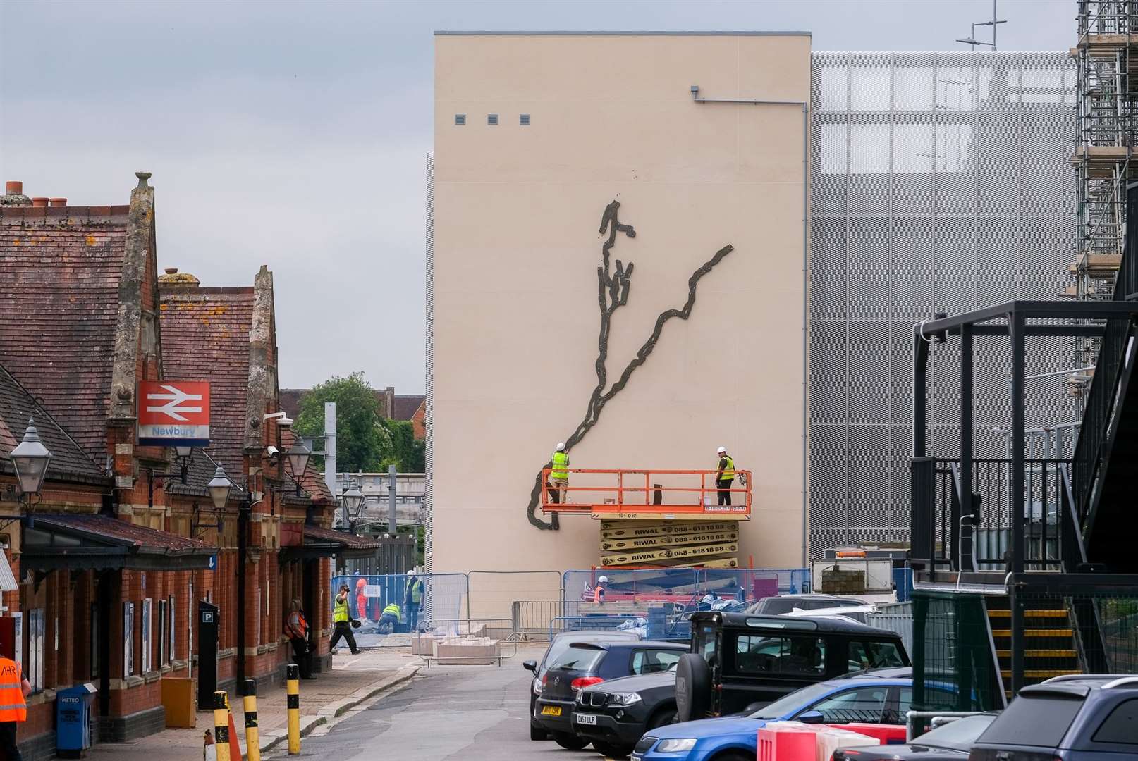 Two Rivers being installed on the side of Market Street new car park ..Ref: 29-0221.. (49255771)