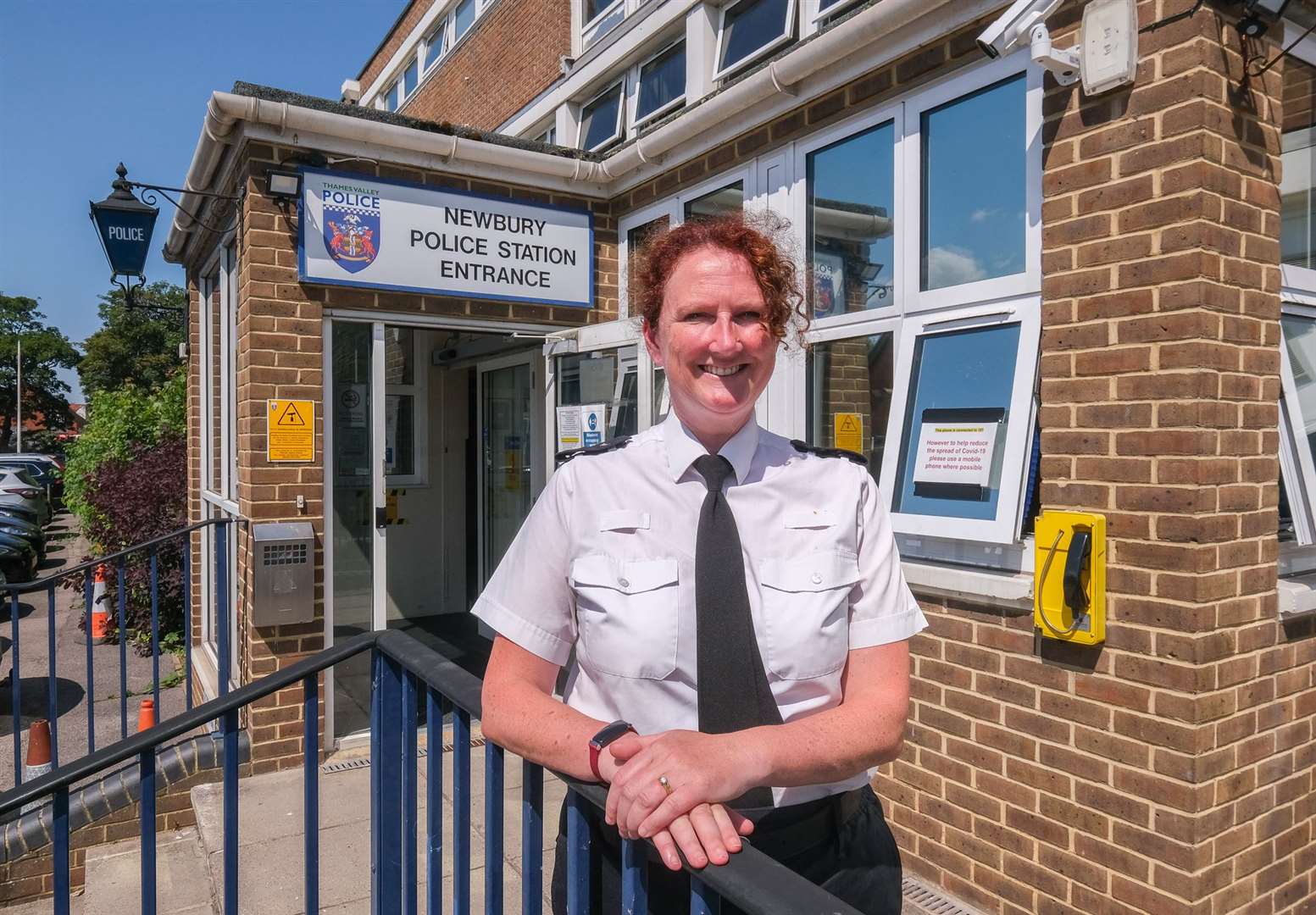 Lindsey Finch outside Newbury Police Station on her last day. Ref: 29-1121.