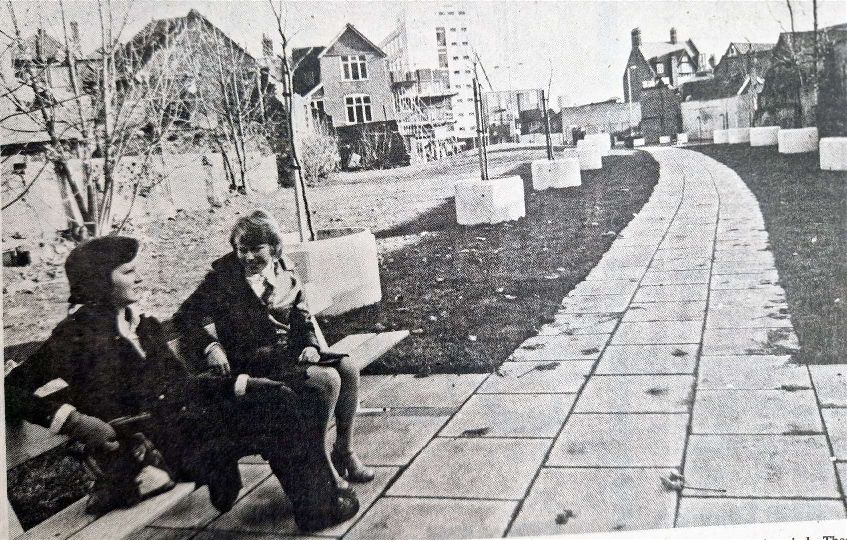 Two girls sit and enjoy what, in the springtime, was one of Newbury’s attractive features. This was a walkway between Bartholomew Street and Cheap Street, with the BT Exchange in the background. The picture was taken in 1975 and the walkway has been long gone, swallowed up by the Kennet Shopping centre.