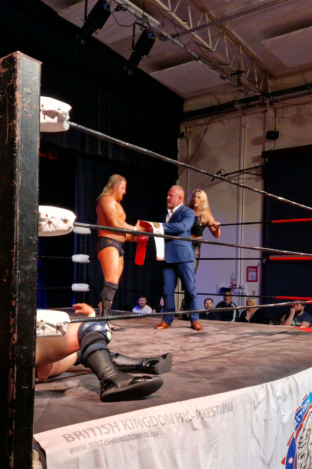 Doug Williams hands Chris Bronson the heavyweight championship
