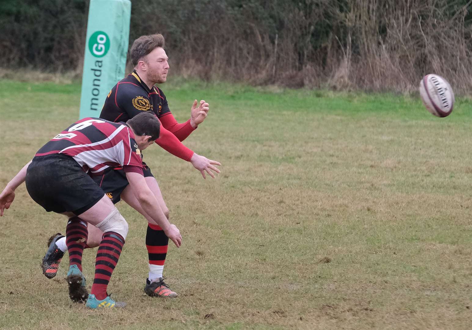 A quick pass from an Aldermaston player