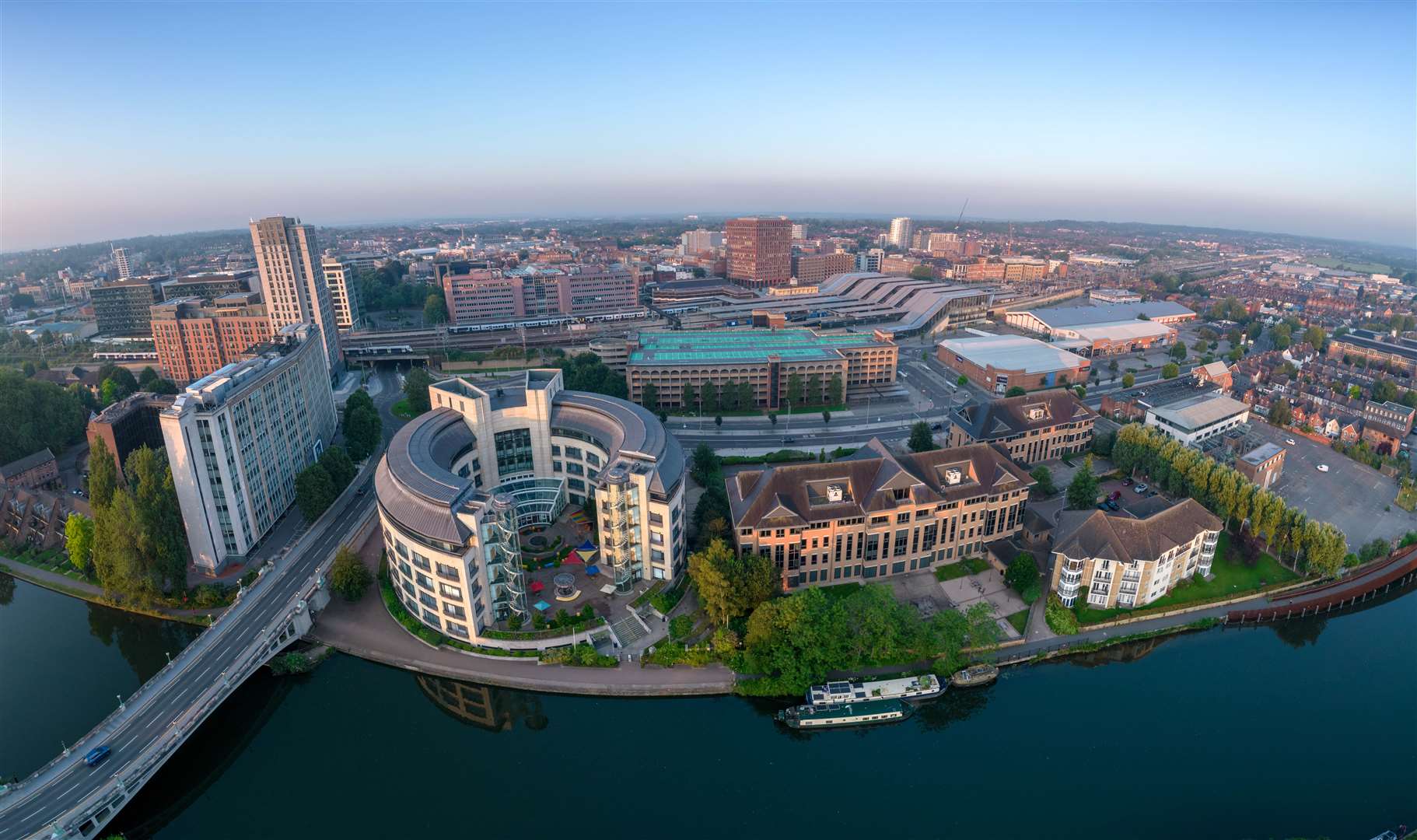 * Image above the Thames copyright www.jsaerial.co.uk