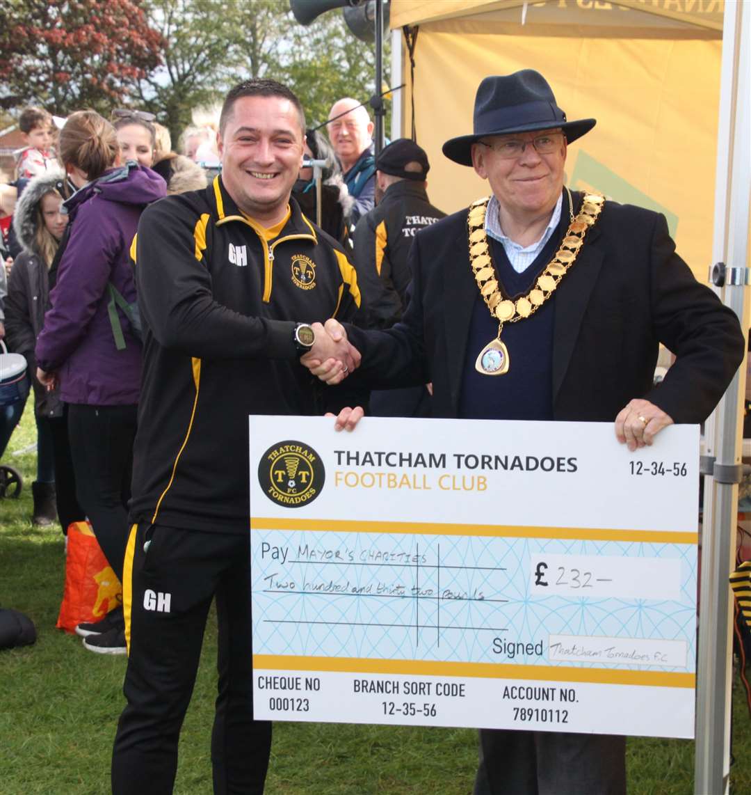 Club Chairman, Gareth Hillen presenting Thatcham mayor Jeff Brook's with a cheque for bereavement charity Dasiy's Dream. Picture: Thatcham Tornadoes