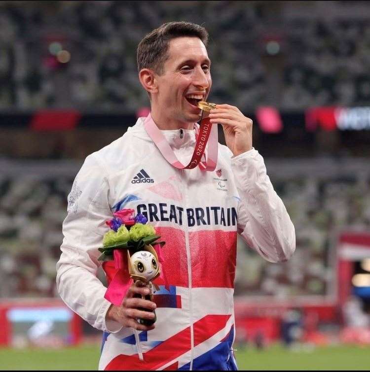 Jonathan Broom-Edwards remporte sa médaille d'or aux Jeux paralympiques de Tokyo