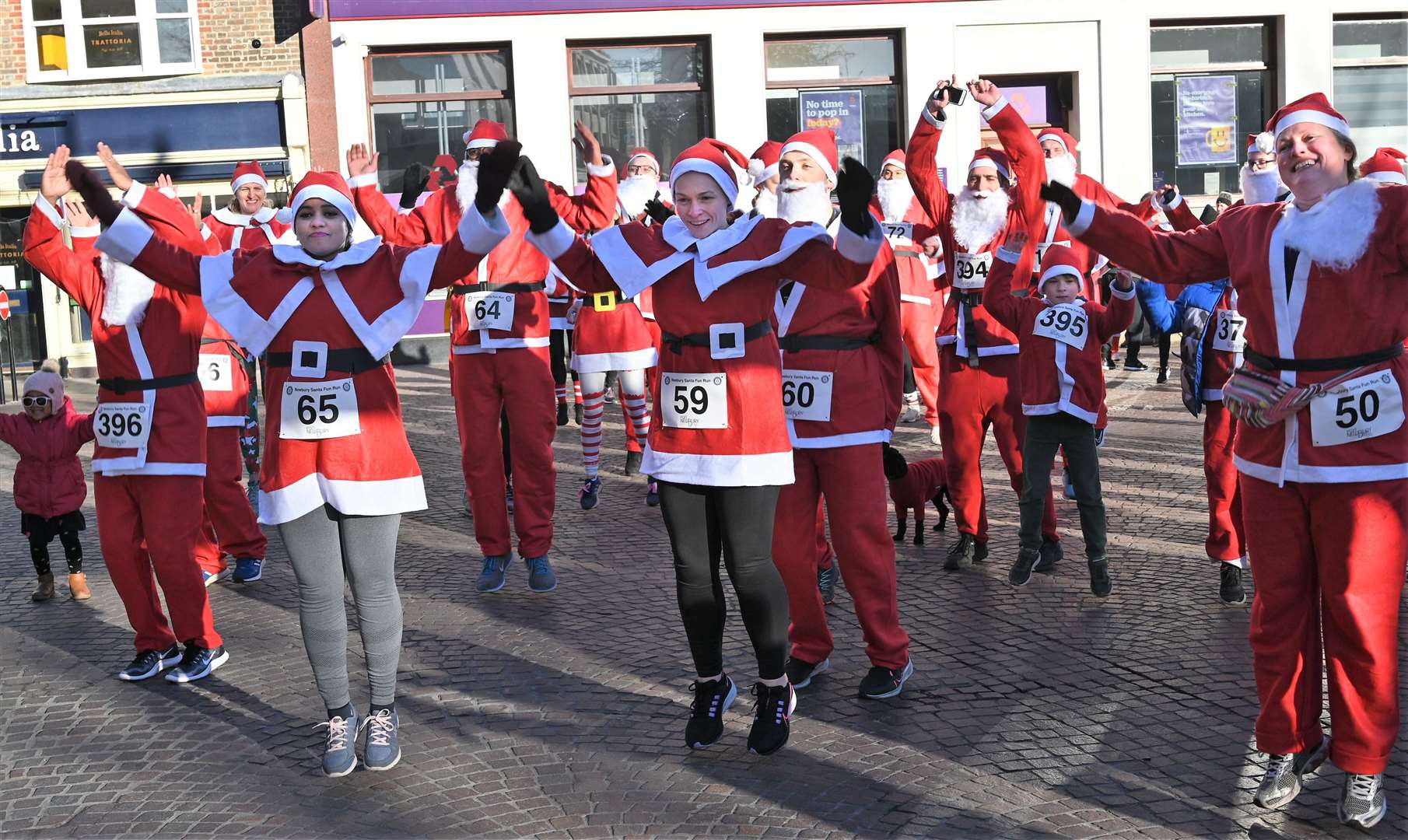 Newbury Santa Run pic chris forsey 28/11/21.Ref:48-1821. (53386137)