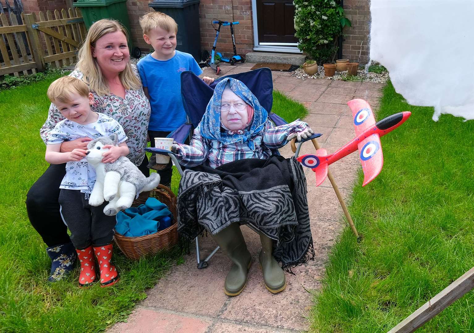 Burghclere Jubilee Scarecrow Trail.Natalie with Ted age 6 and Toby age 3 Davies. (57051985)
