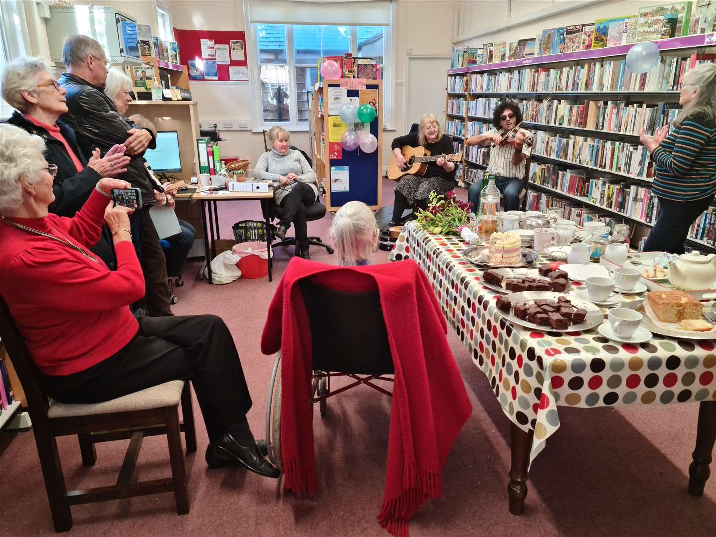 Kingsclere's eldest resident Maisie Phenix celebrating her 105th birthday at Kingsclere Community Library