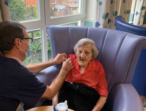 Thatcham nurse sheds a tear as 94-year-old grandmother receives Covid ...