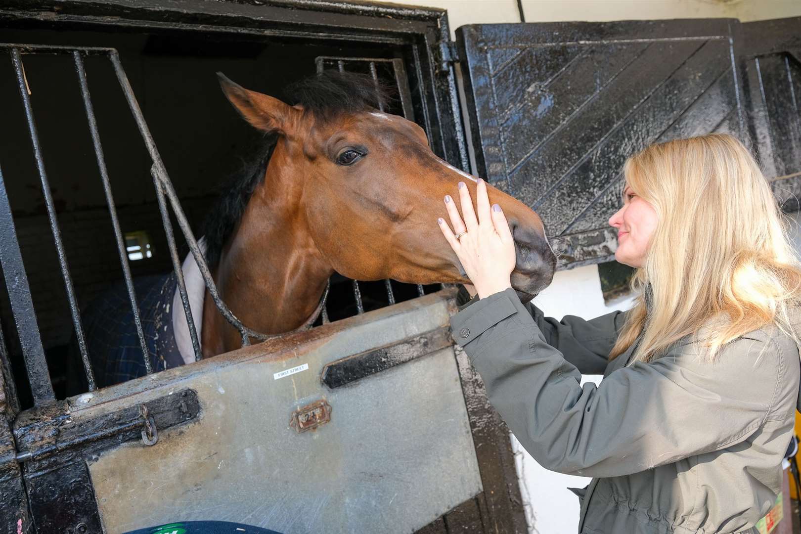 Sports Minister Nigel Huddleston visits Nicky Hendersons Yard in Lambourn (55921244)