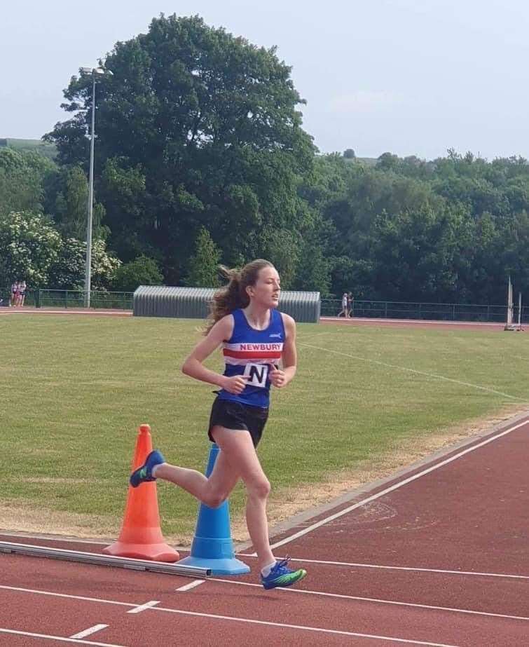 800m winner Katya Burgess