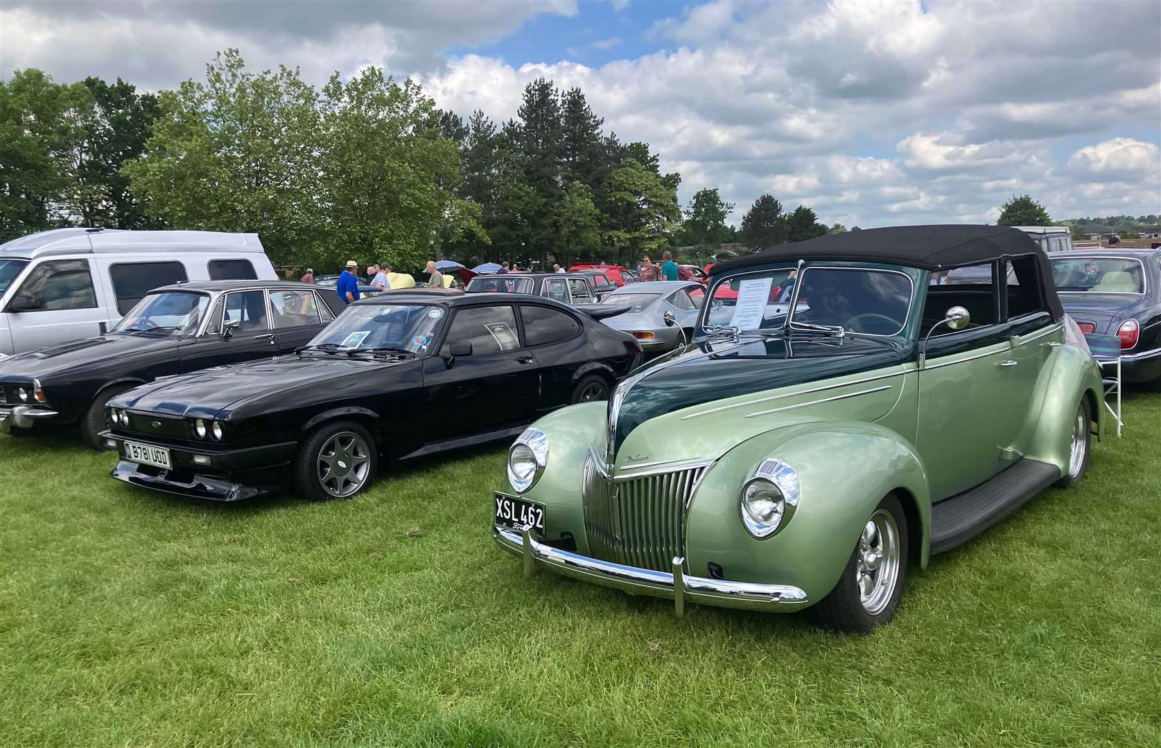 Classic cars at Thatcham Festival