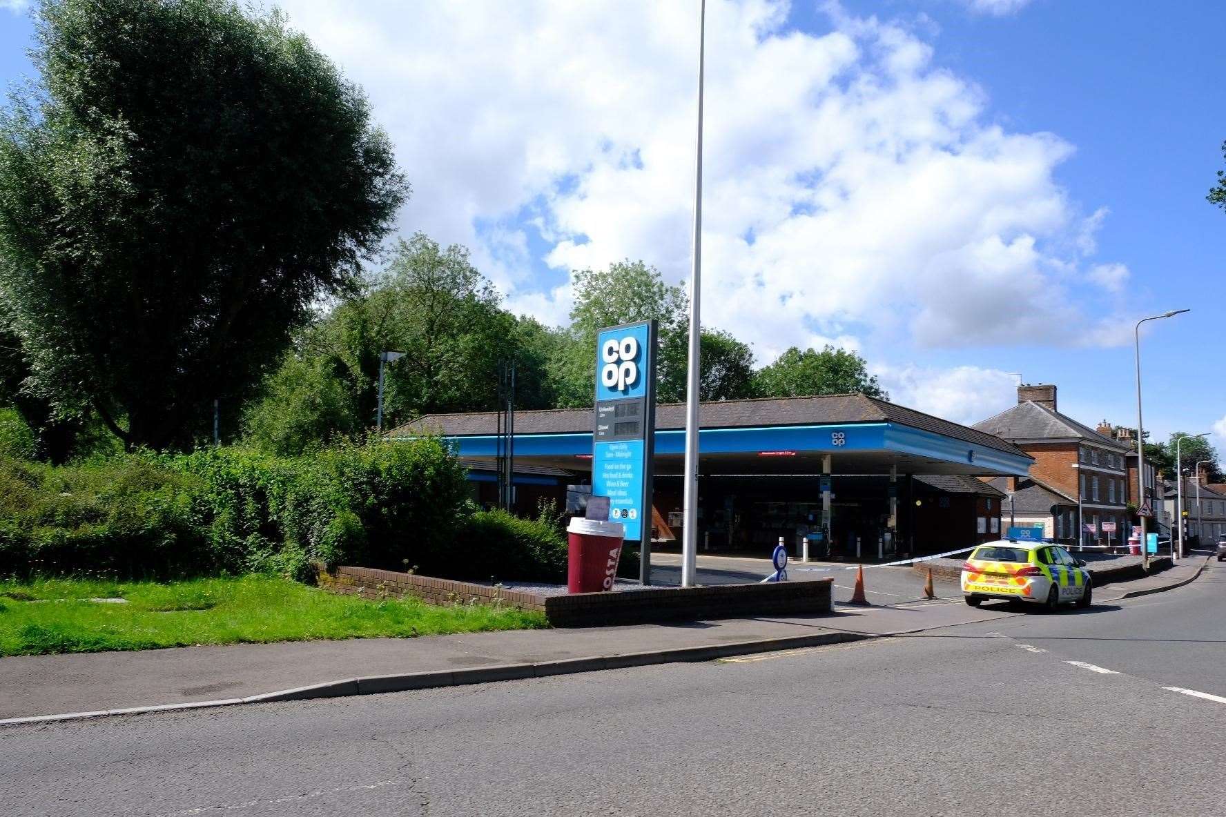 Co-op (48892971)