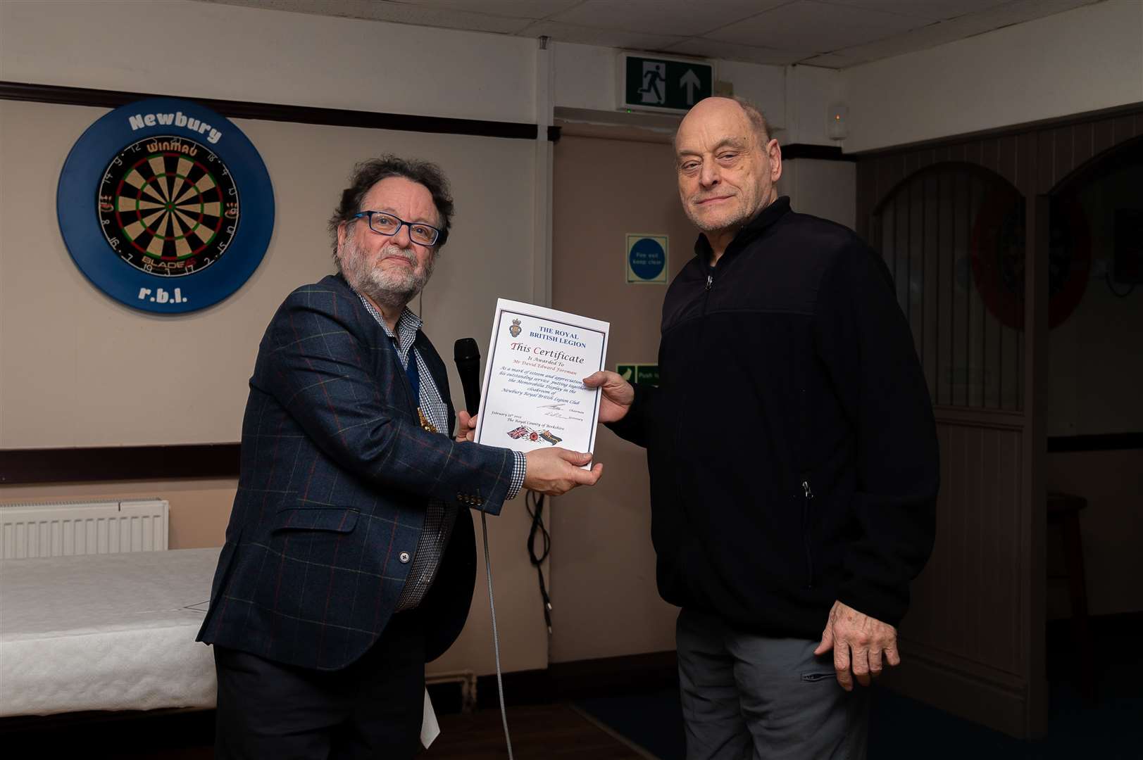 Newbury Mayor Gary Norman presenting a certificate to David Foreman. Credit: Paul Holdaway, Newbury Camera Club