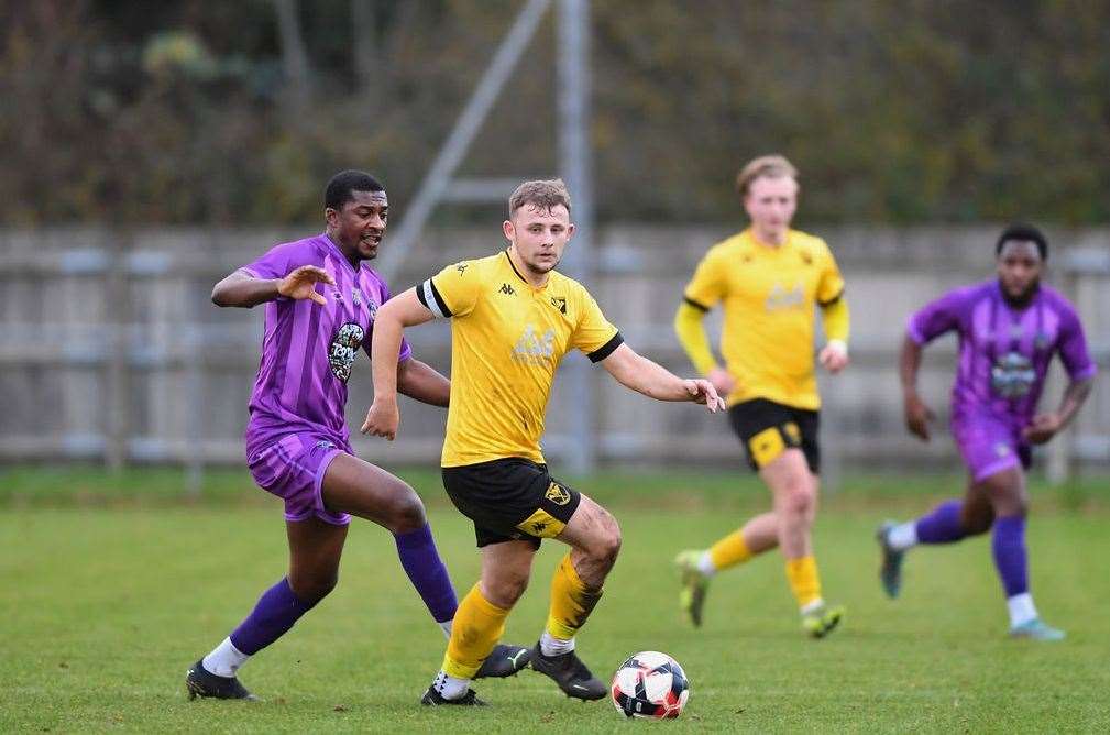 Tadley Calleva's Jordan Goater - Photo: Rob Mellor