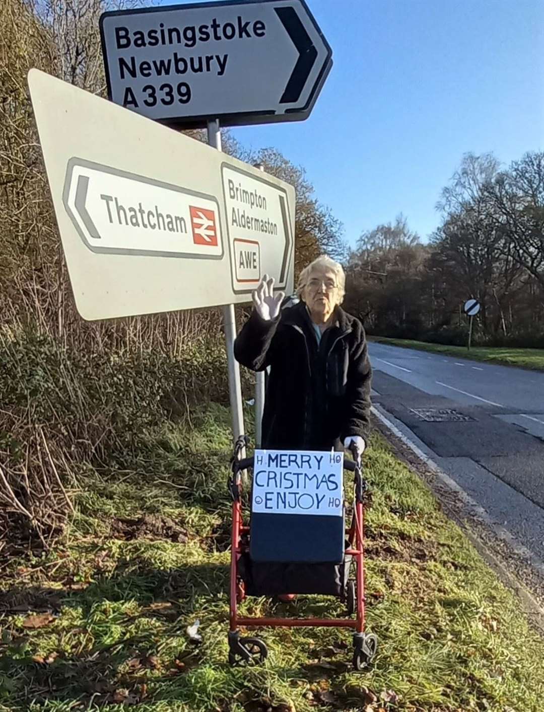 Local woman spreading Christmas cheer. Credit: Tracy Hearn