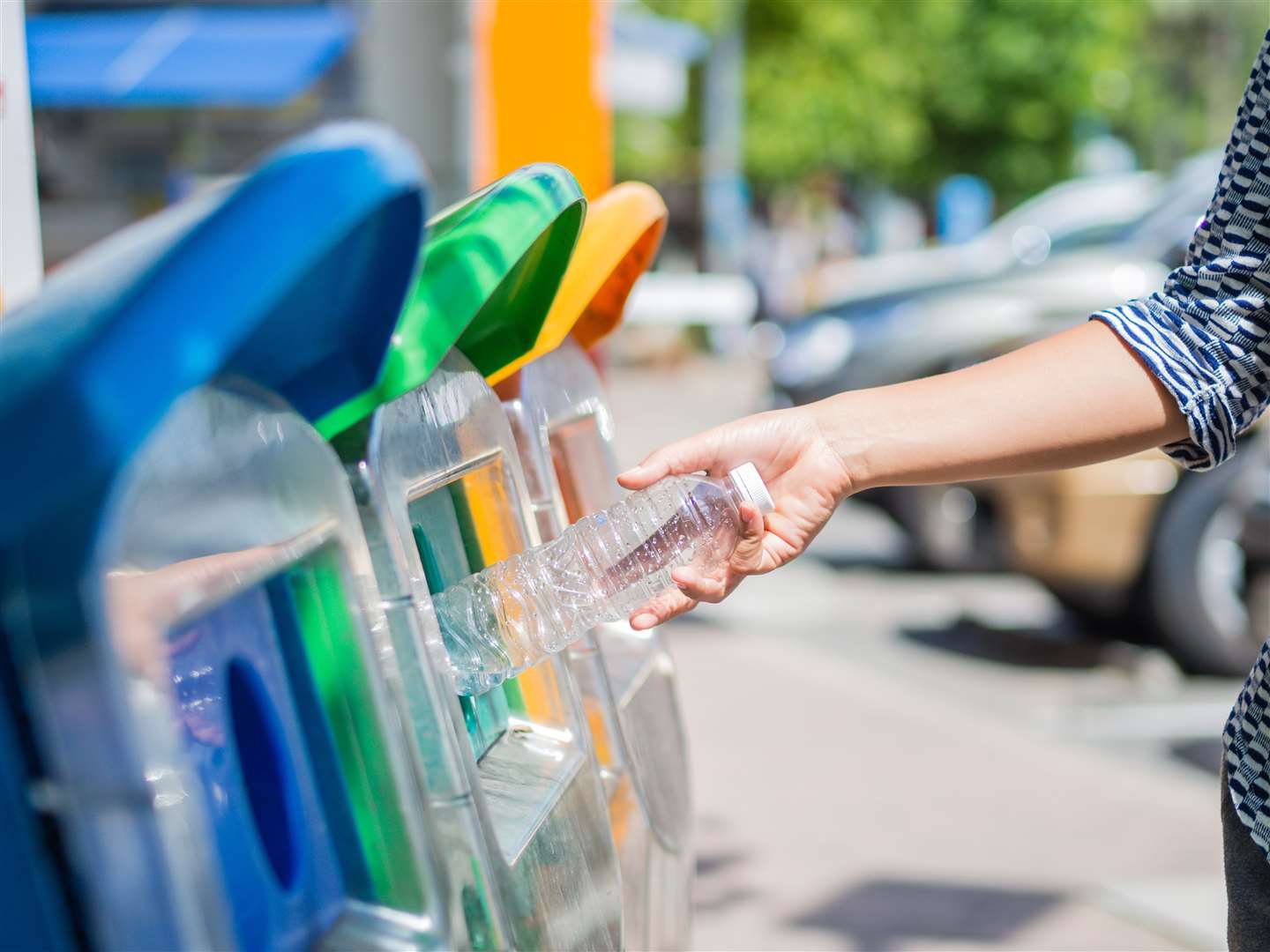Only around 10% of the single use plastics we use are recycled, says the government