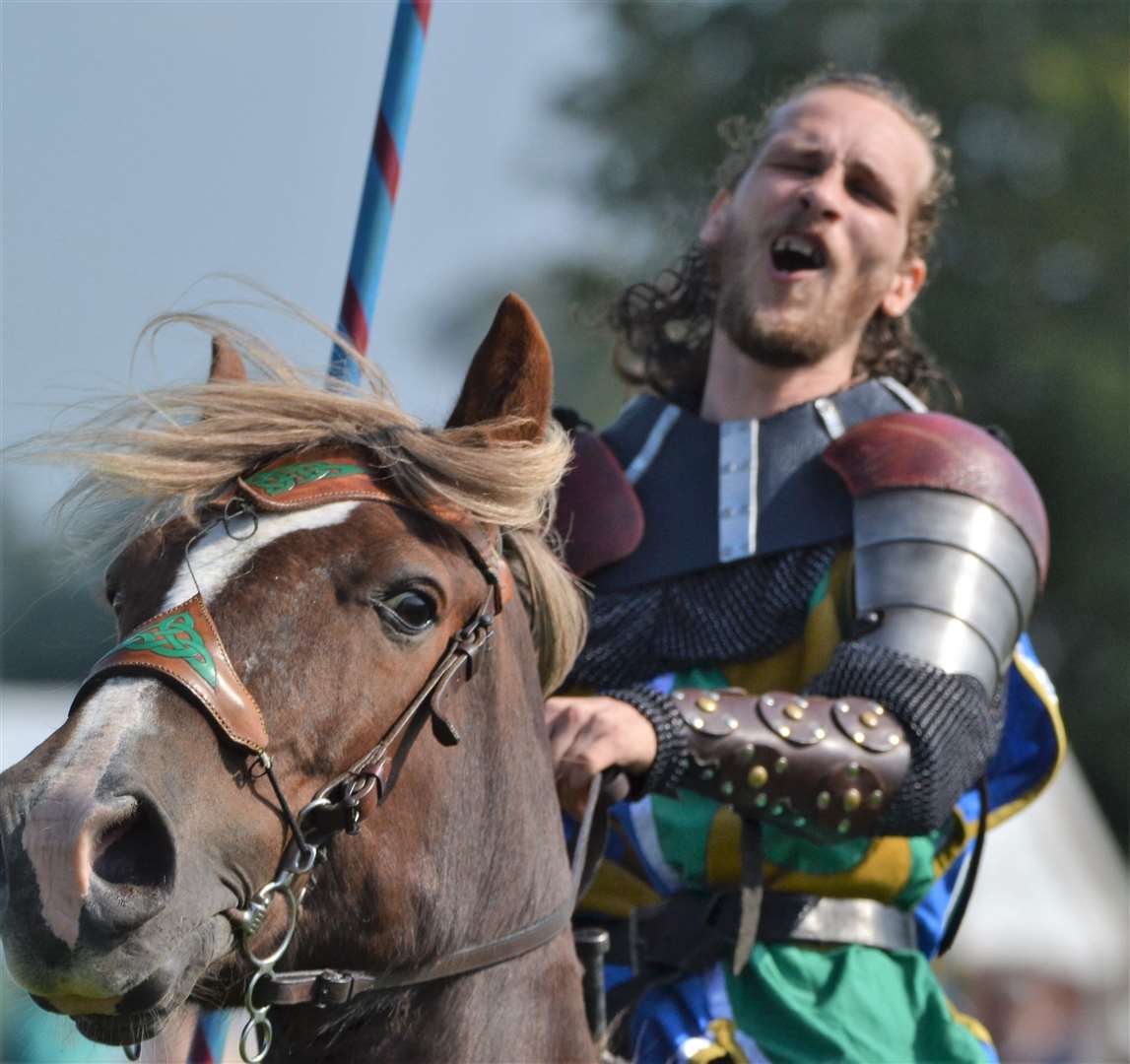 Berkshire Country Show .Steamhorse Joust Show.Ref: 38-0821. (51417277)