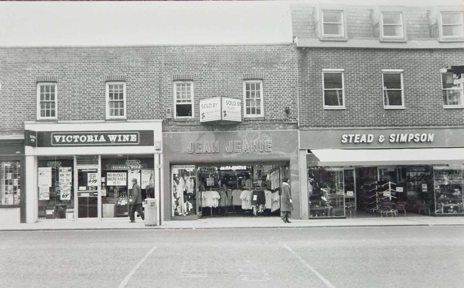 Northbrook Street storefronts